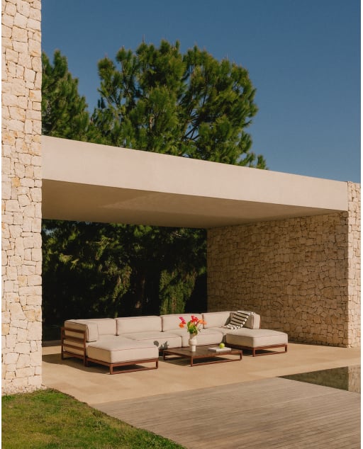 Conjunto de jardín con 2 módulo esquinero, 2 módulo central, 2 módulo puff y mesa de centro de metal y tela Kristen