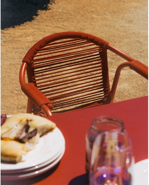 Silla de exterior de metal y cuerda Murna