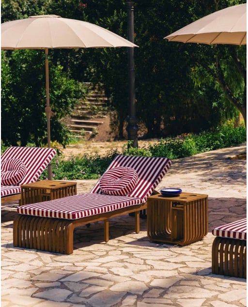 Set de 45x45 cm tumbona y mesa auxiliar de madera de acacia Hazan