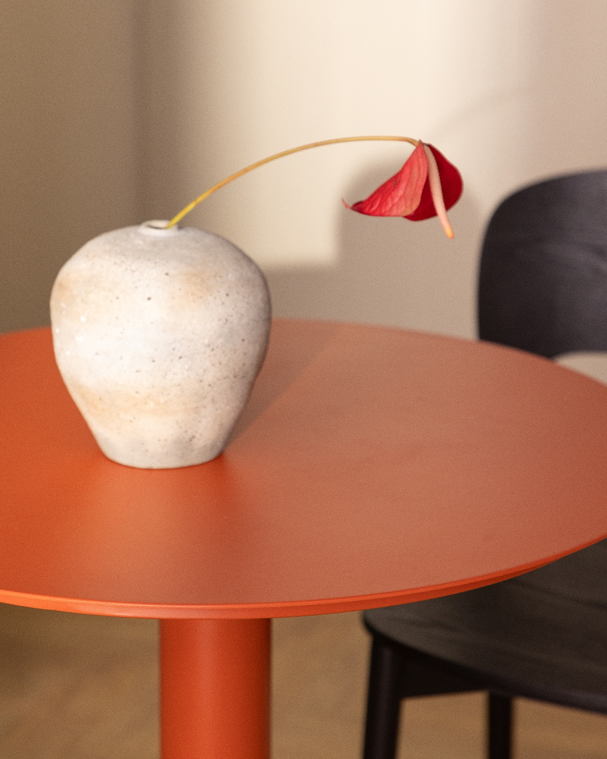 Mesa de comedor redonda Ø70 cm de metal Banon, imagen de galer&iacute;a 3