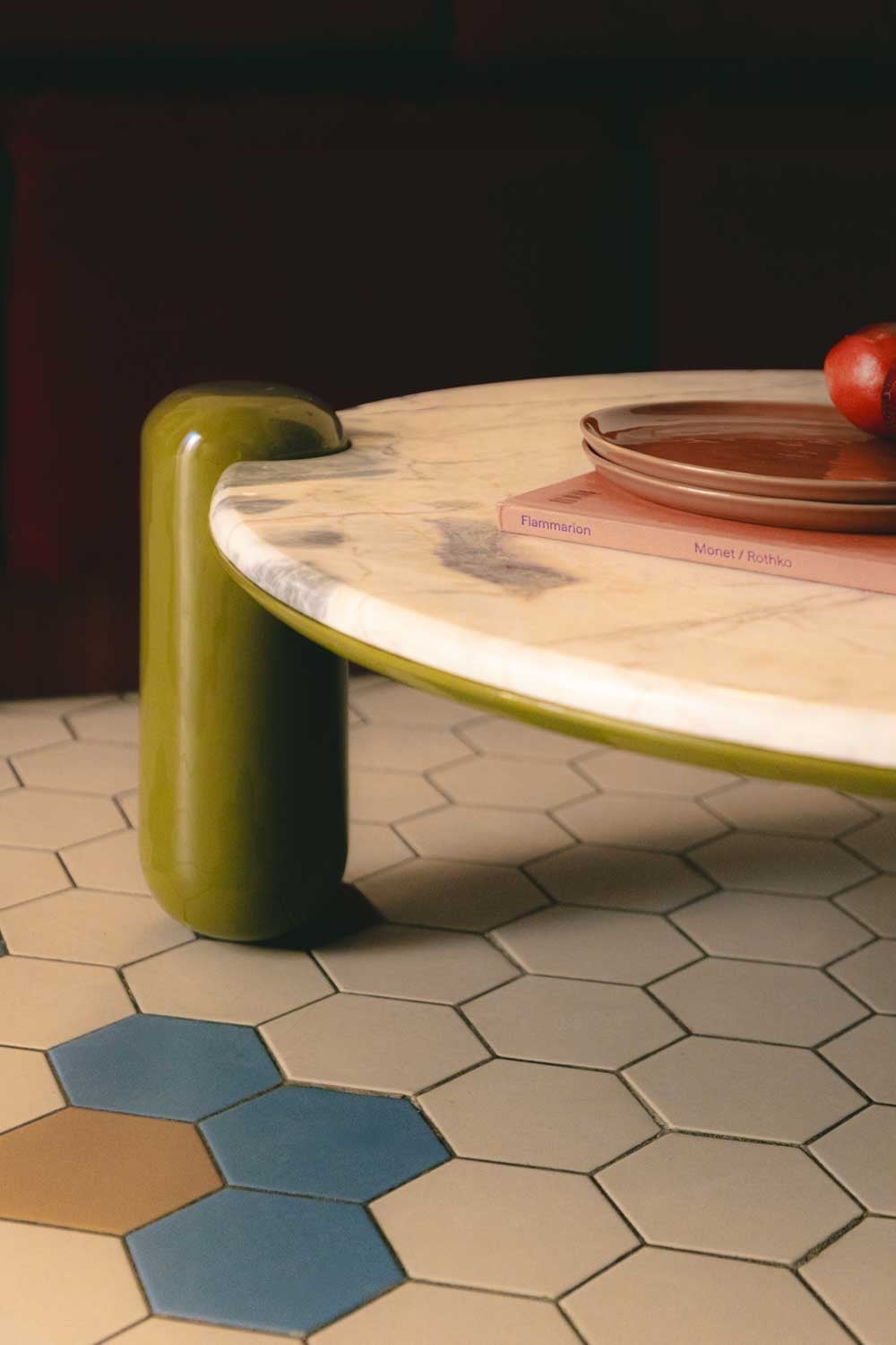 Mesa de centro redonda Ø80 cm de mármol y madera Becky, imagen de galer&iacute;a 3