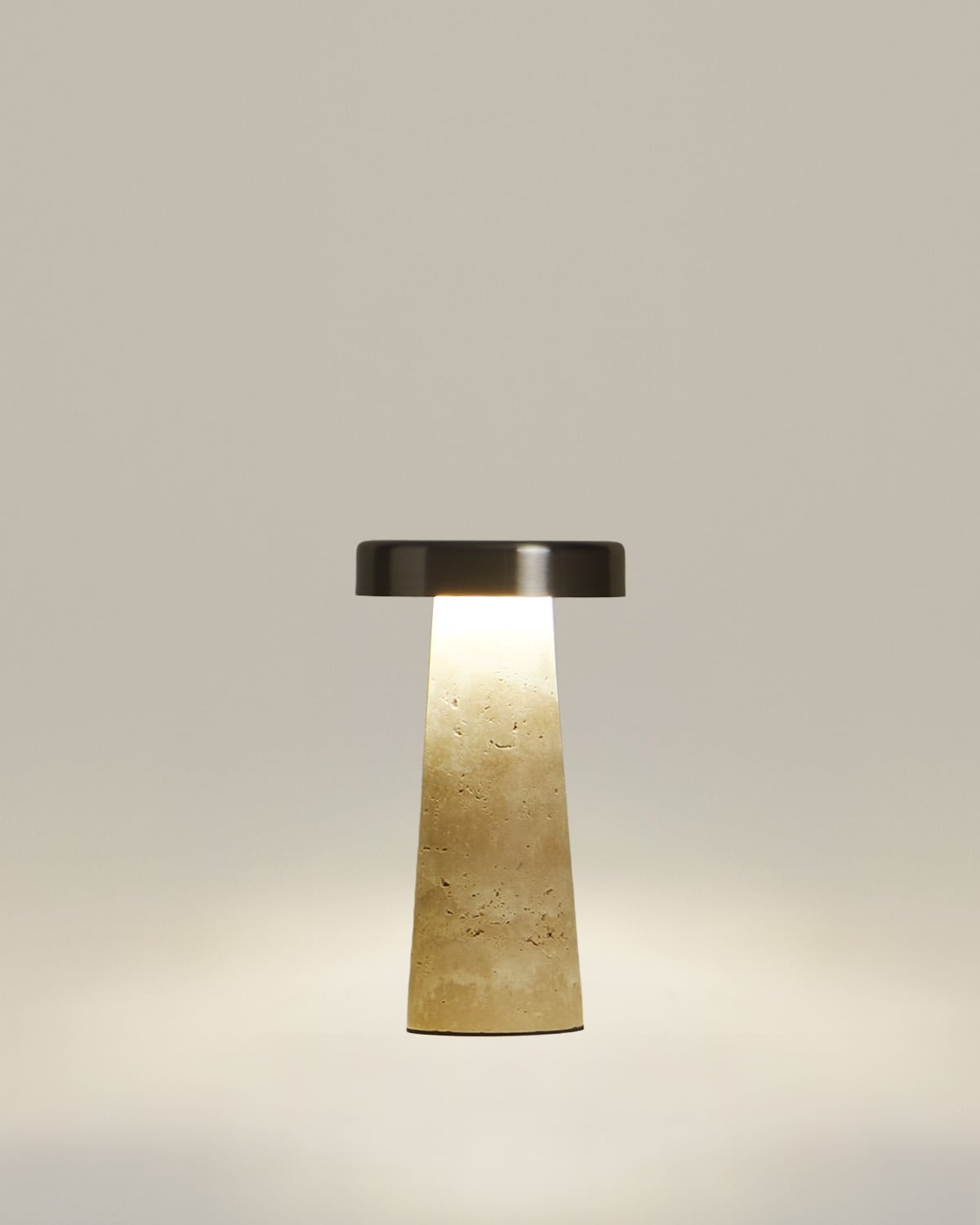 Lámpara de mesa led inalámbrica de mármol y metal Mysha, imagen de galer&iacute;a 4