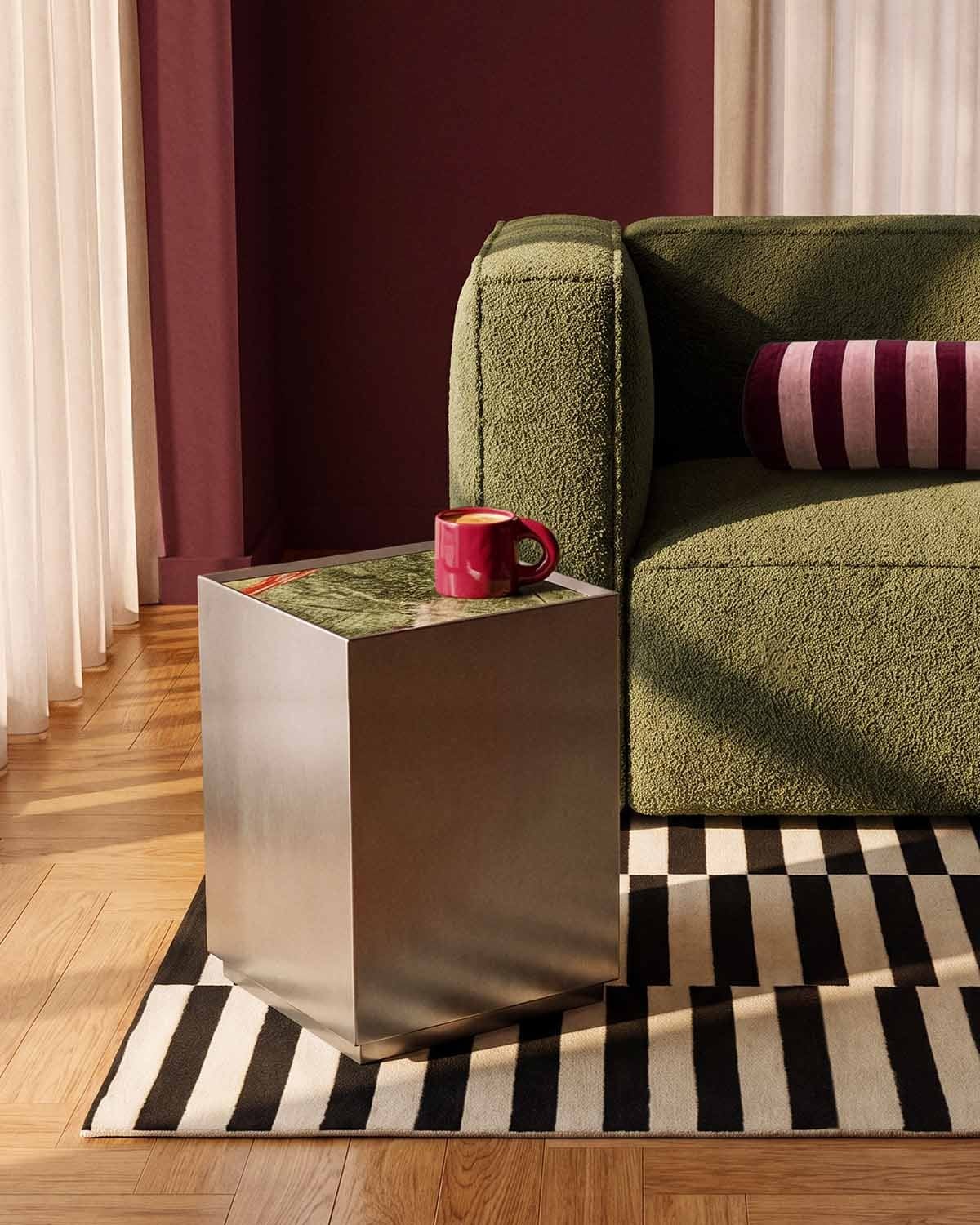 Mesa auxiliar cuadrada 35x35 cm de acero inoxidable y mármol Imogen, imagen de galer&iacute;a 2