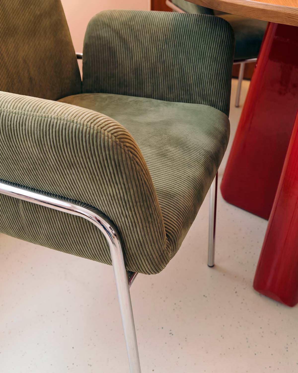 Silla de comedor de metal y tela Aragon, imagen de galer&iacute;a 3