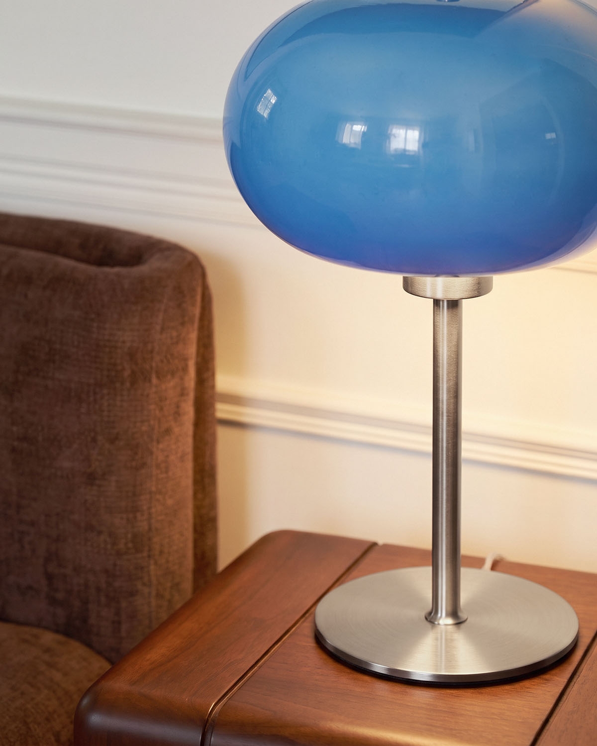 Lámpara de Mesa de Metal y Cristal Revhin, imagen de galer&iacute;a 3