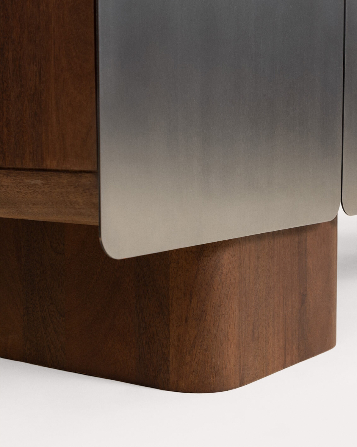 Mueble de tv de 6 puertas 240x50 cm de madera de mango y metal Arties, imagen de galer&iacute;a 5