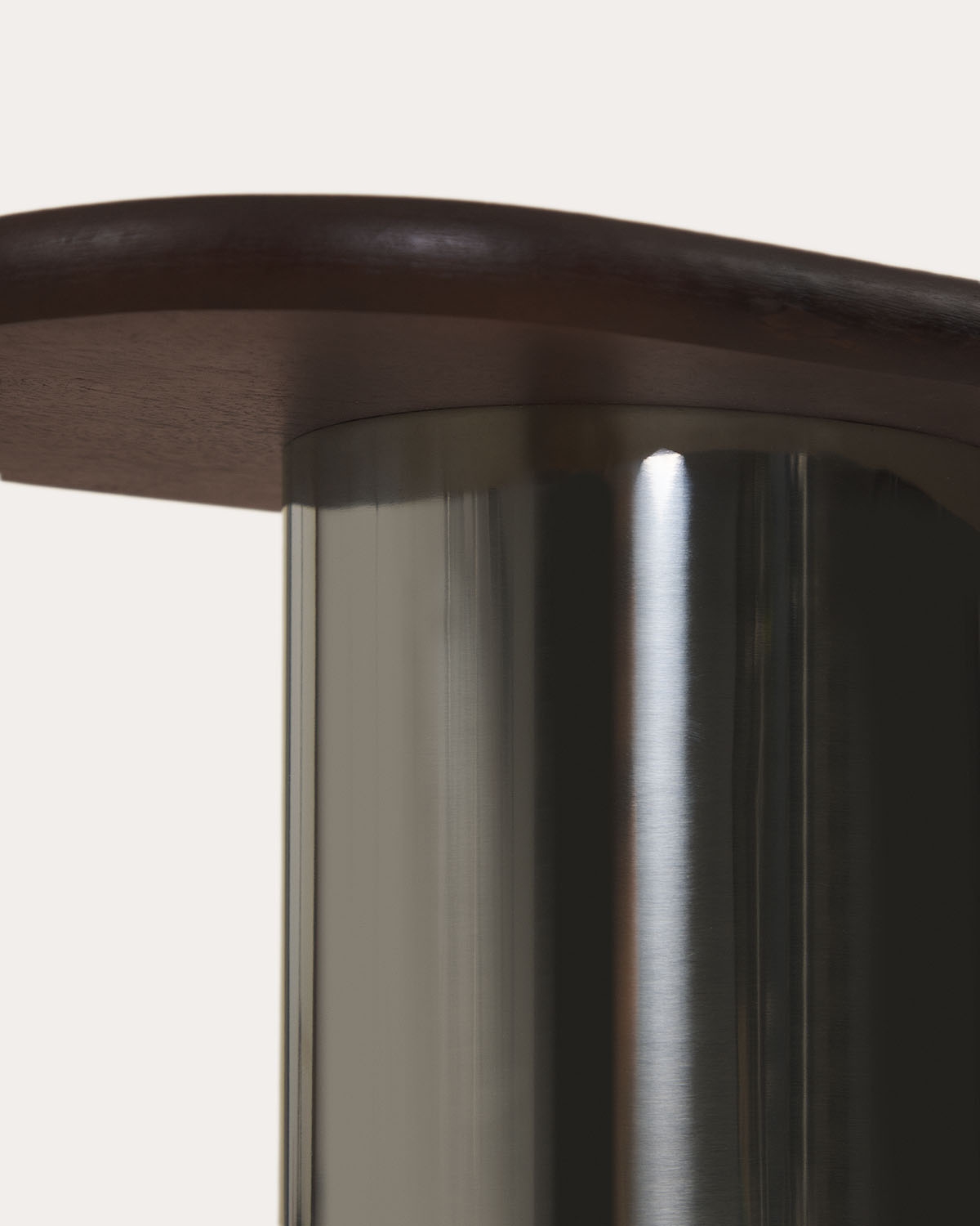 Mesa auxiliar ovalada de metal Lahuga, imagen de galer&iacute;a 7