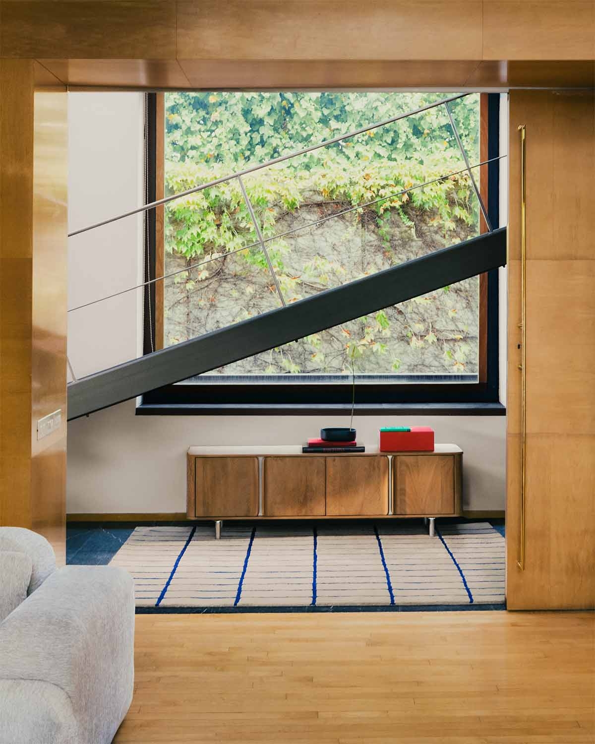 Mueble de TV con 4 puertas 170x40 cm de madera de mango y metal Mhuan, imagen de galer&iacute;a 2