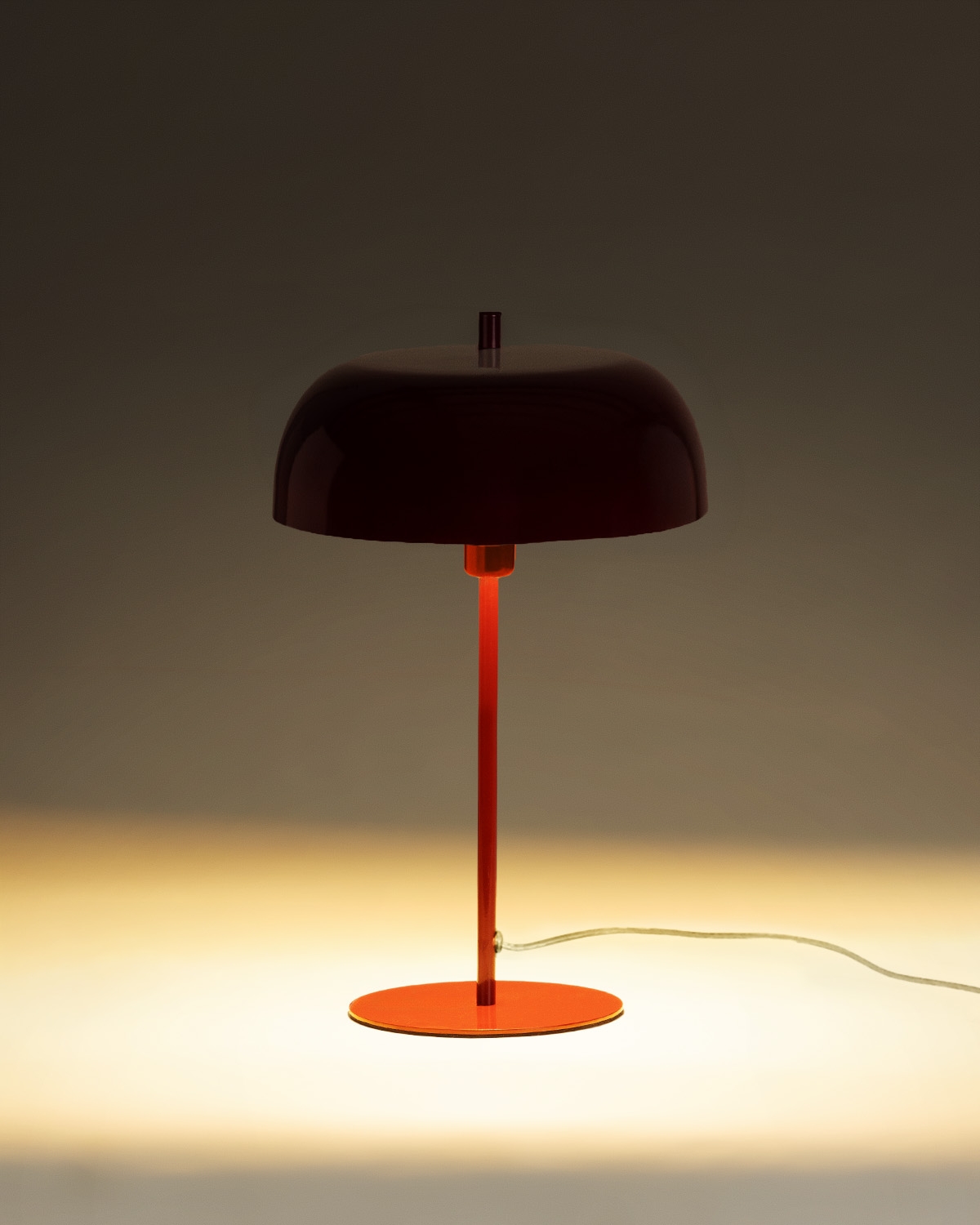 Lámpara de mesa de metal Kolbin, imagen de galer&iacute;a 2
