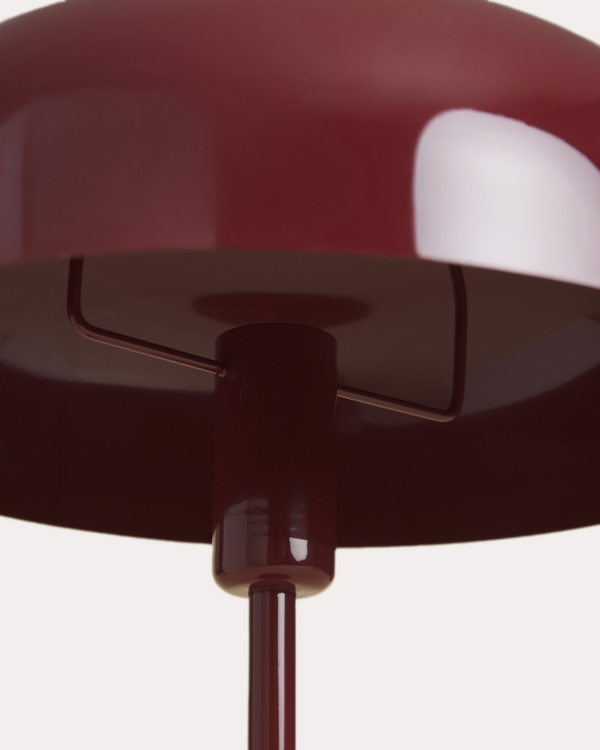 Lámpara de mesa de metal Kolbin, imagen de galer&iacute;a 4