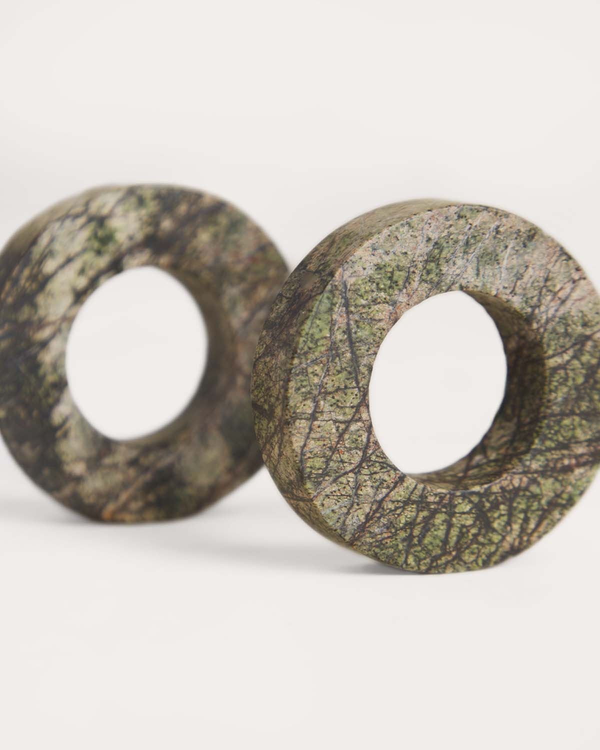 Set de 2 servilleteros Ø6 cm de mármol Dottok, imagen de galer&iacute;a 3