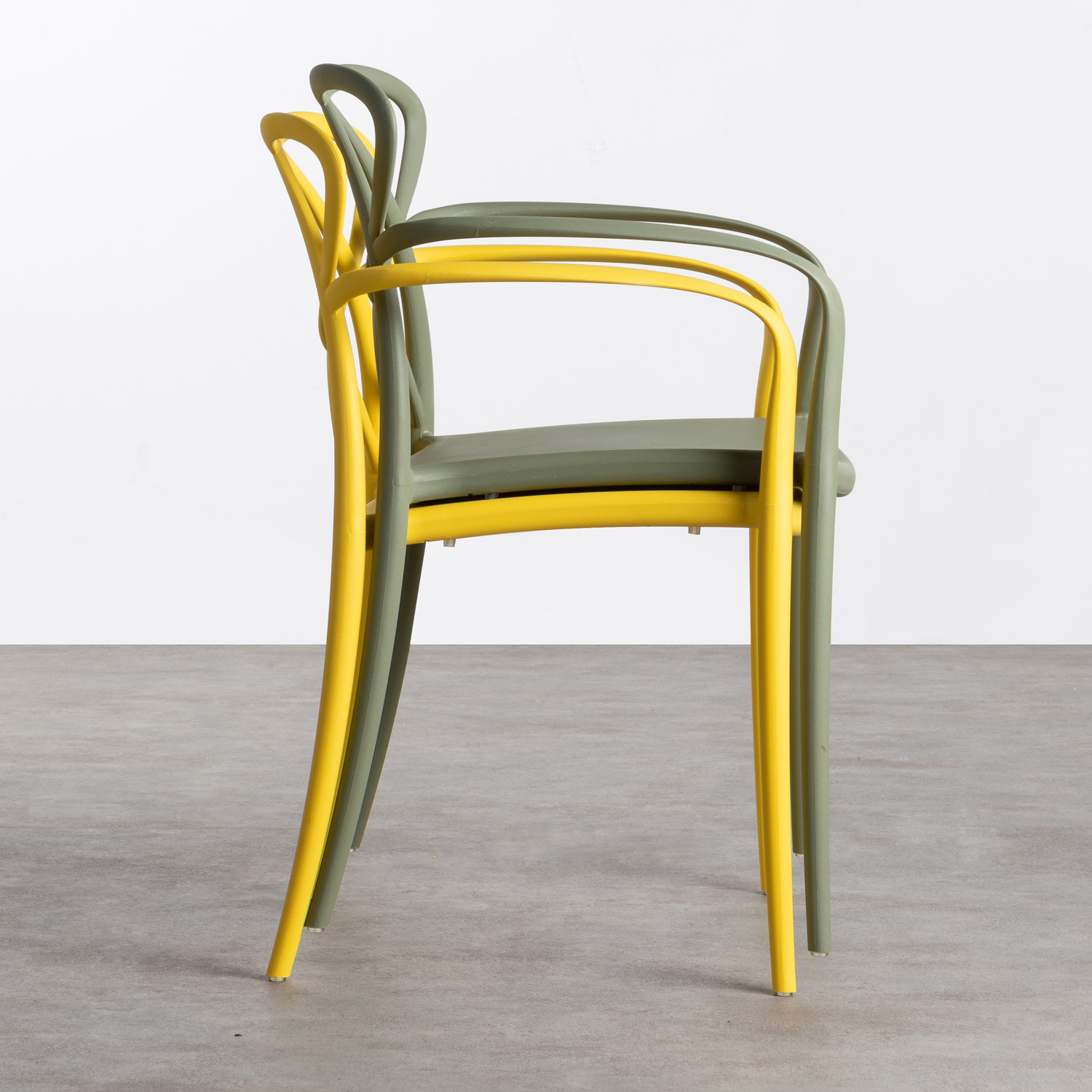 Silla de Exterior en Polipropileno con Reposabrazos Cielo - themasie.com