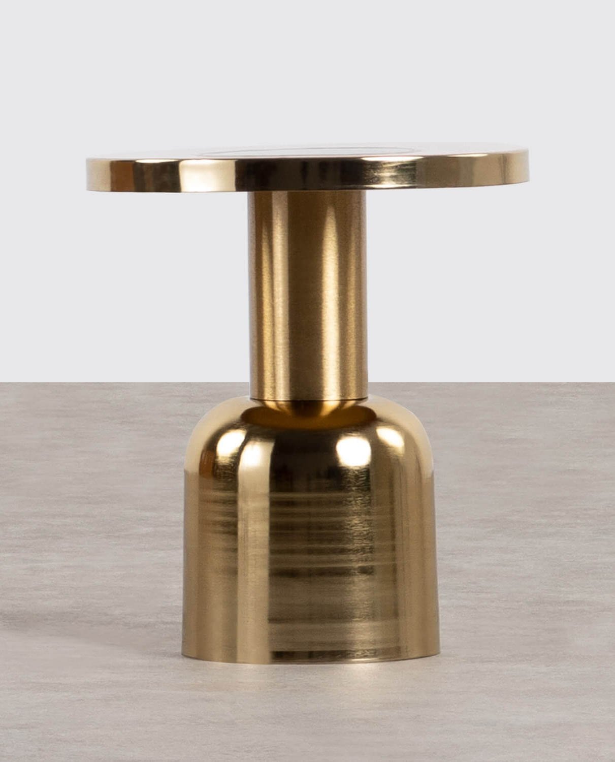 Table d'Appoint ronde en métal (Ø40,5 cm) Tillo, image de la gelerie 1
