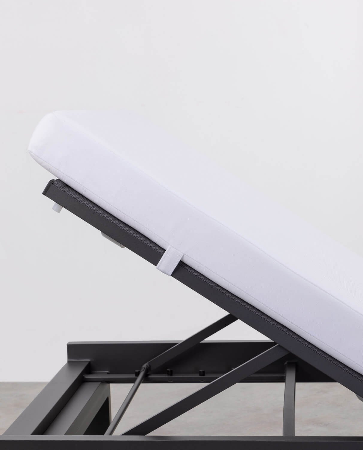 Chaise longue Inclinable en Aluminium avec Coussin en Tissu New Kreta , image de la gelerie 2