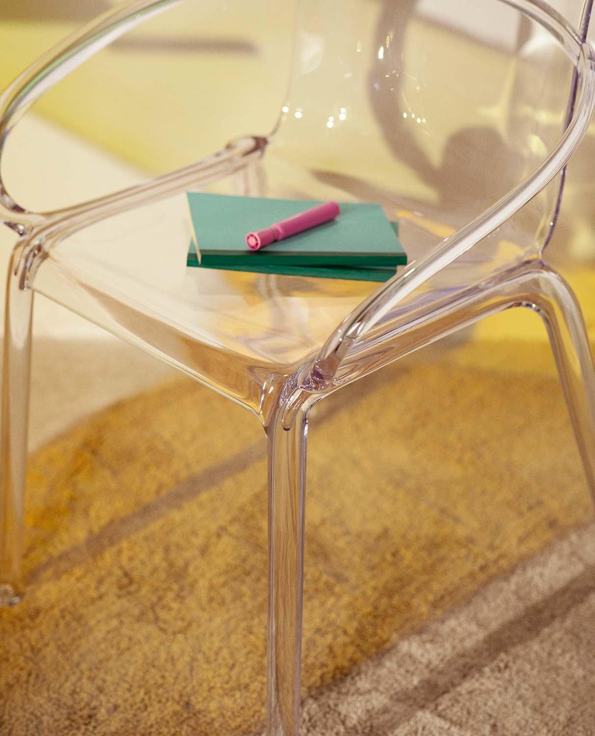 Set de Bureau et Chaise Iris en Verre Trempé avec Accoudoirs en Polycarbonate Zuera, image de la gelerie 3