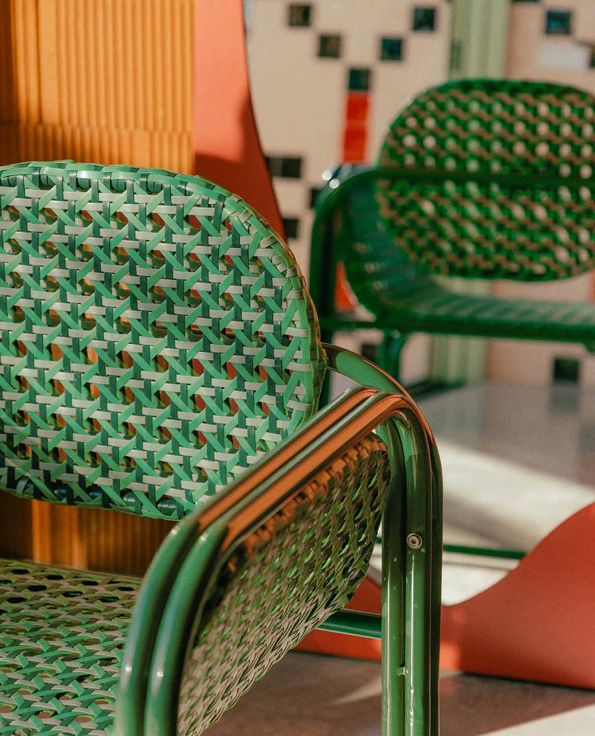 Fauteuil avec des accoudoirs en Aluminiun et Rotin Synthétique Roys, image de la gelerie 2