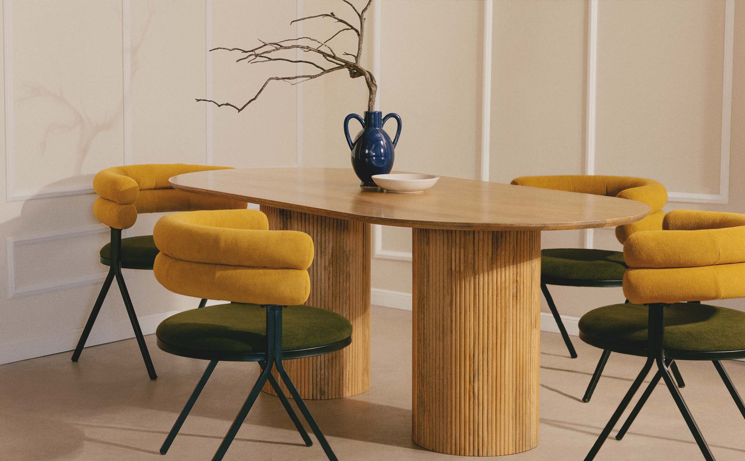 Ensemble Table à Manger en Bois Viena et 4 Chaises en Tissu Aixa, image de la gelerie 1