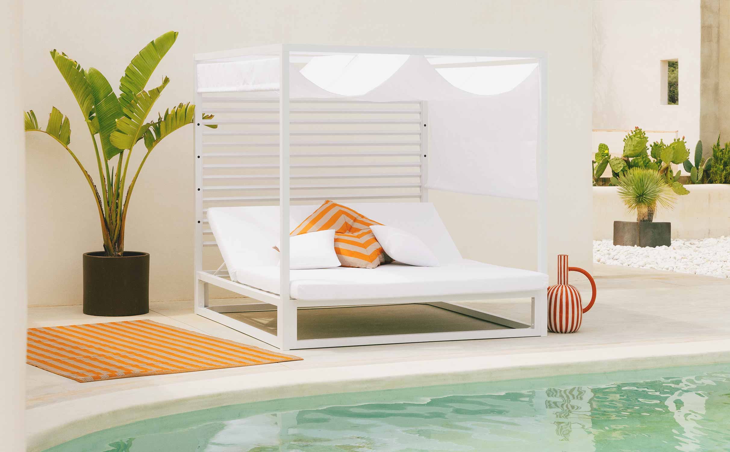 Lit Balinais Inclinable en Tissu et Aluminium Mersia, image de la gelerie 1