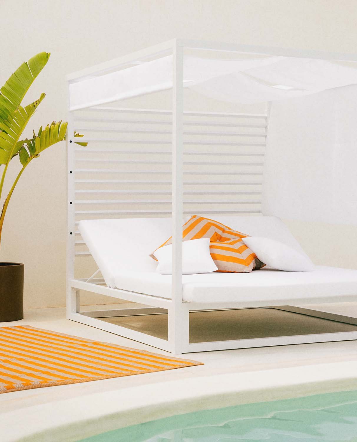 Lit Balinais Inclinable en Tissu et Aluminium Mersia, image de la gelerie 2
