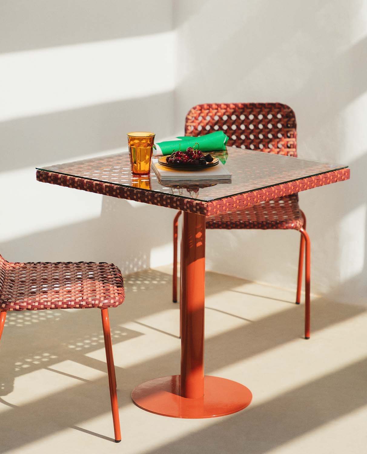 Table Carrée d'Extérieur en Aluminium et Verre Trempé (70x70 cm) Roys, image de la gelerie 2