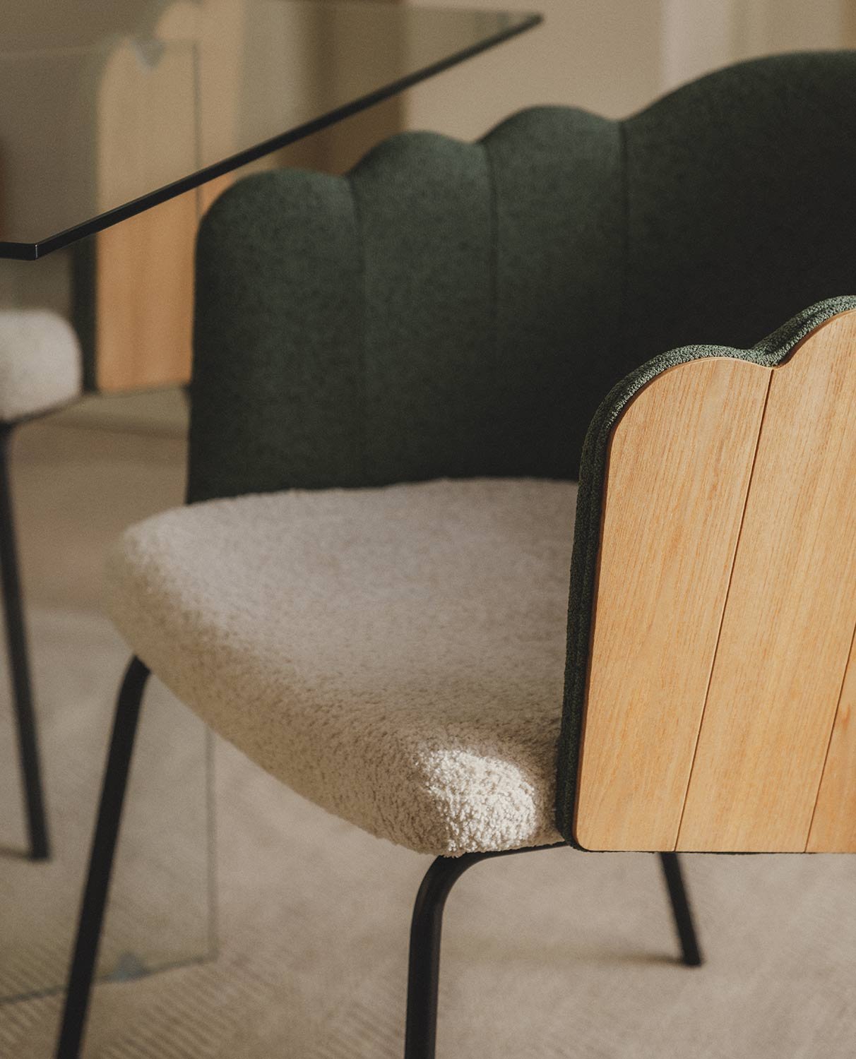 Ensemble Table à Manger Rectangulaire en Verre Trempé (180x90 cm) Kamil et 4 Chaises en Bois Rene, image de la gelerie 3