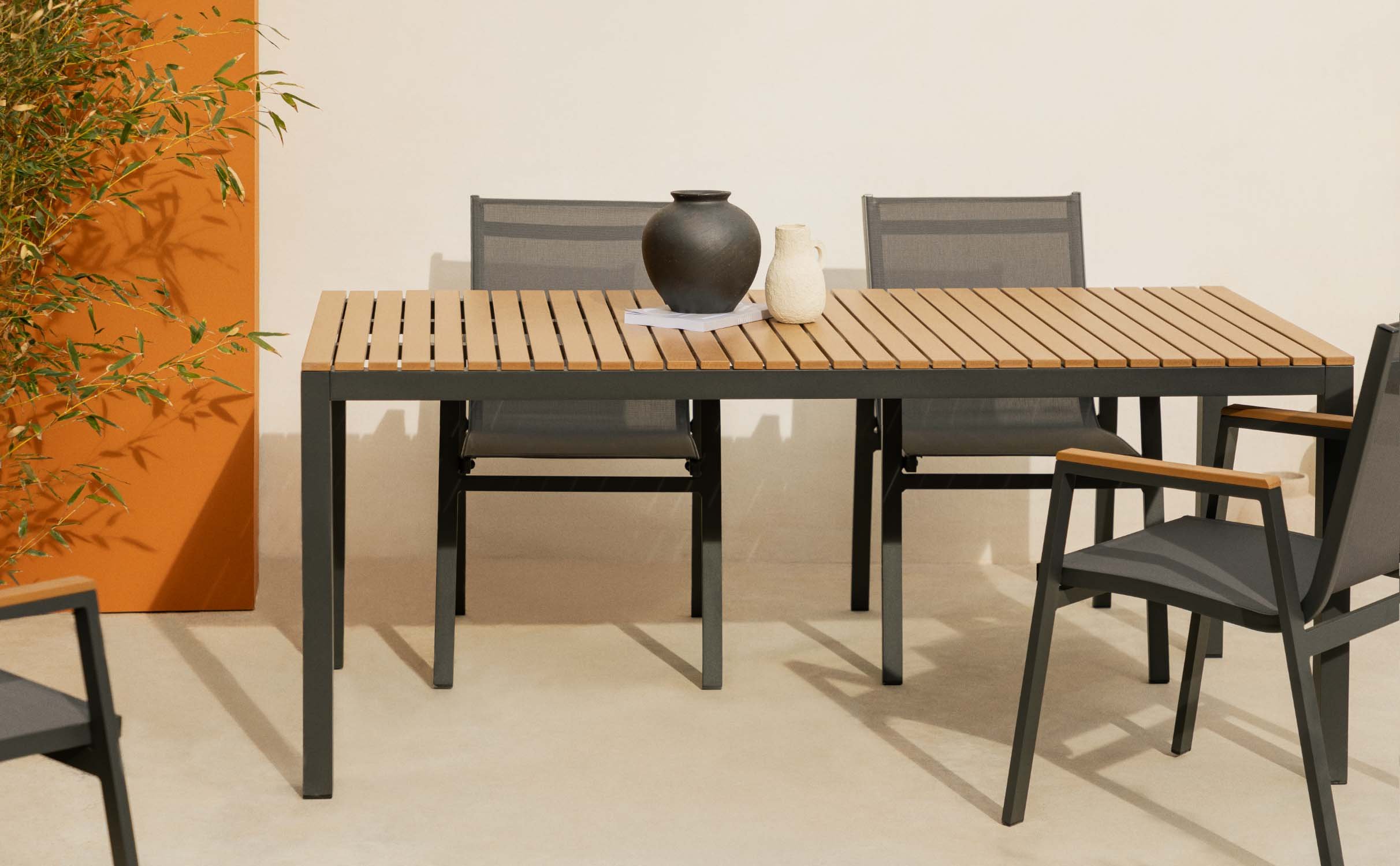 Ensemble de Table en Aluminium et 6 Chaises d'Extérieur Korce, image de la gelerie 1
