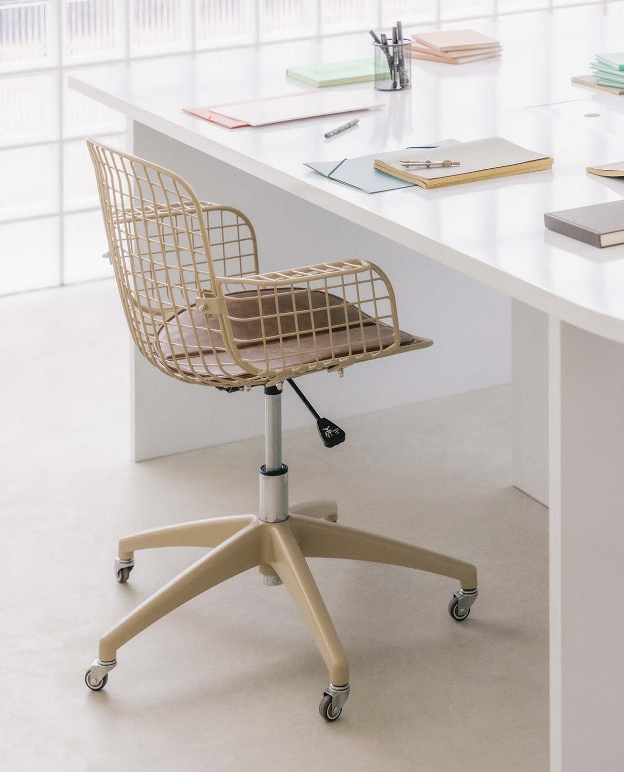 Chaise de Bureau Vintage en Métal à Dossier Haut Aras, image de la gelerie 2