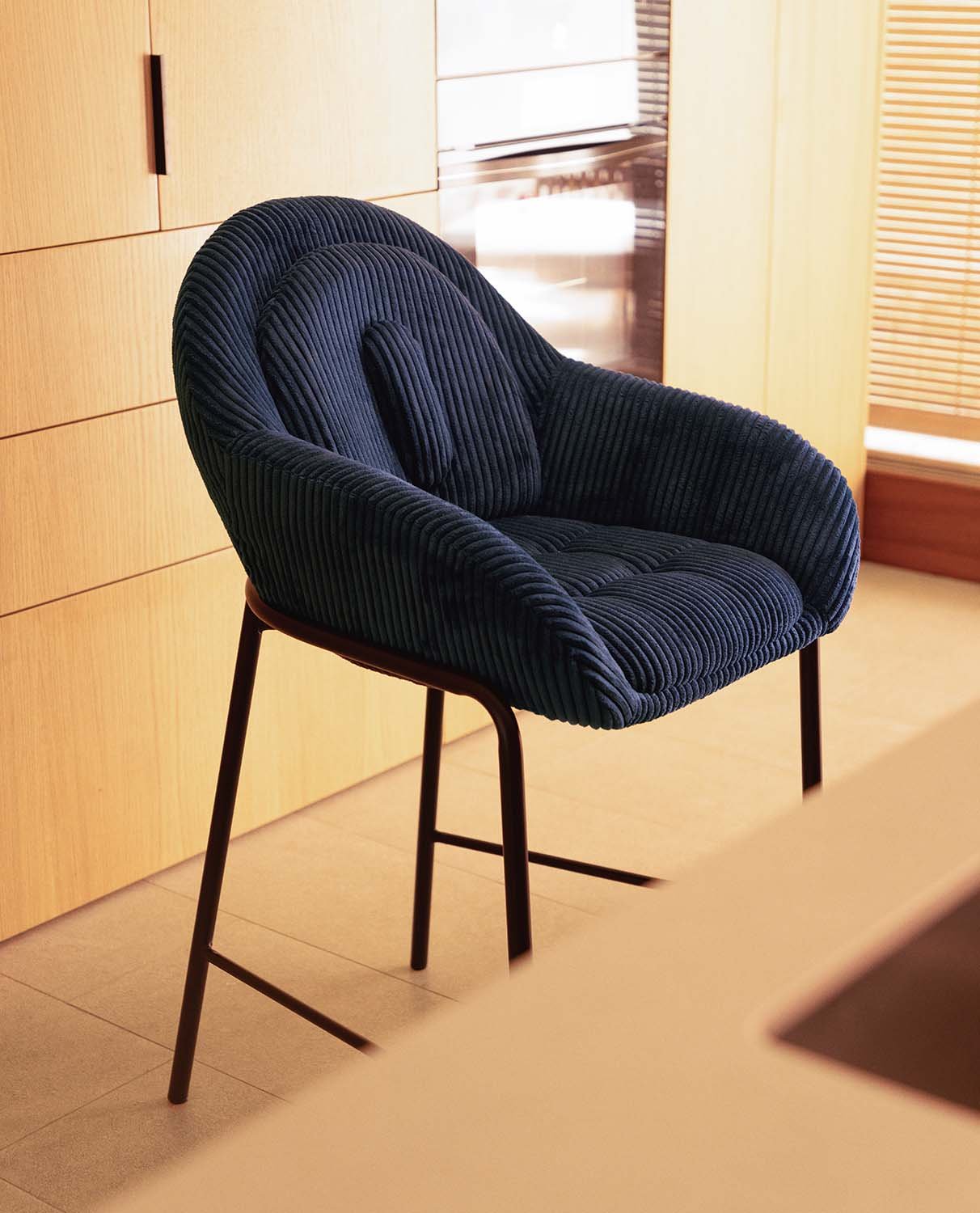 Tabouret Haut en Velours Côtelé Épais et Métal (62 cm) Bres, image de la gelerie 2