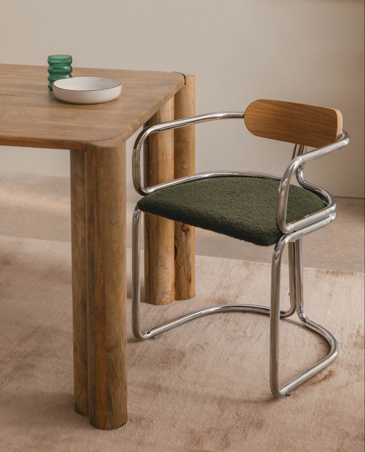 Chaise de Salle à Manger avec Accoudoirs en Tissu Bouclé et Bois Teba , image de la gelerie 2