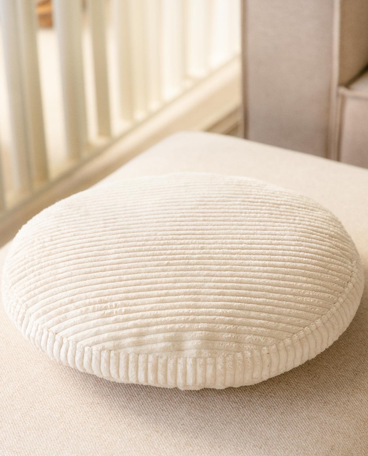 Coussin Rond en Velours Côtelé Épais (Ø43 cm) Raim, image de la gelerie 2