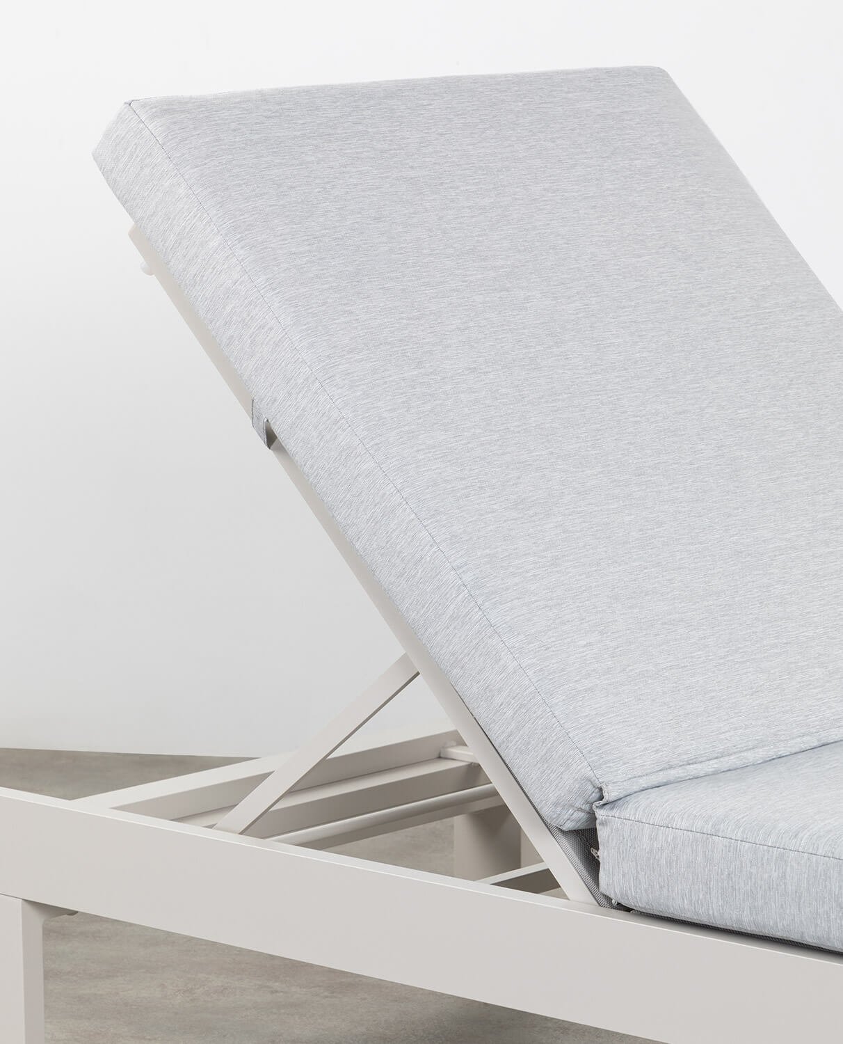 Chaise longue Inclinable en Aluminium avec Coussin en Tissu New Kreta , image de la gelerie 2