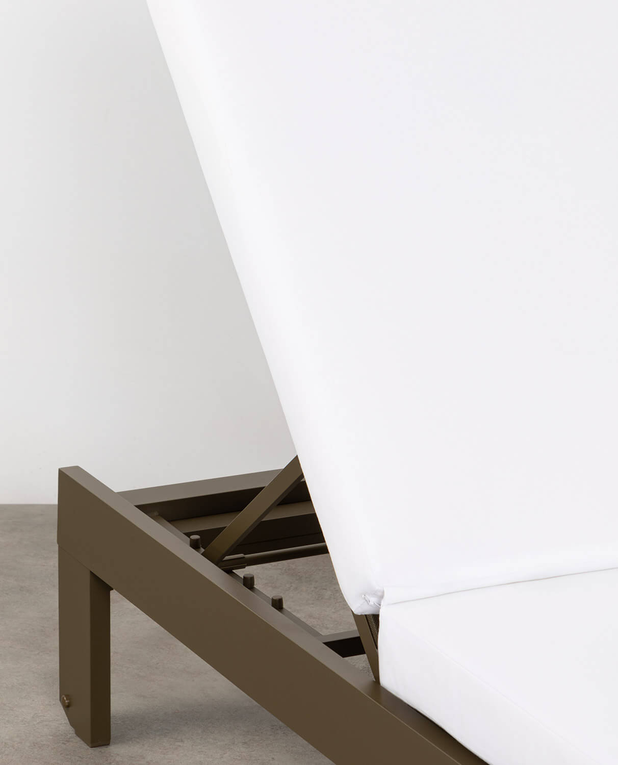 Chaise longue Inclinable en Aluminium avec Coussin en Tissu New Kreta , image de la gelerie 2