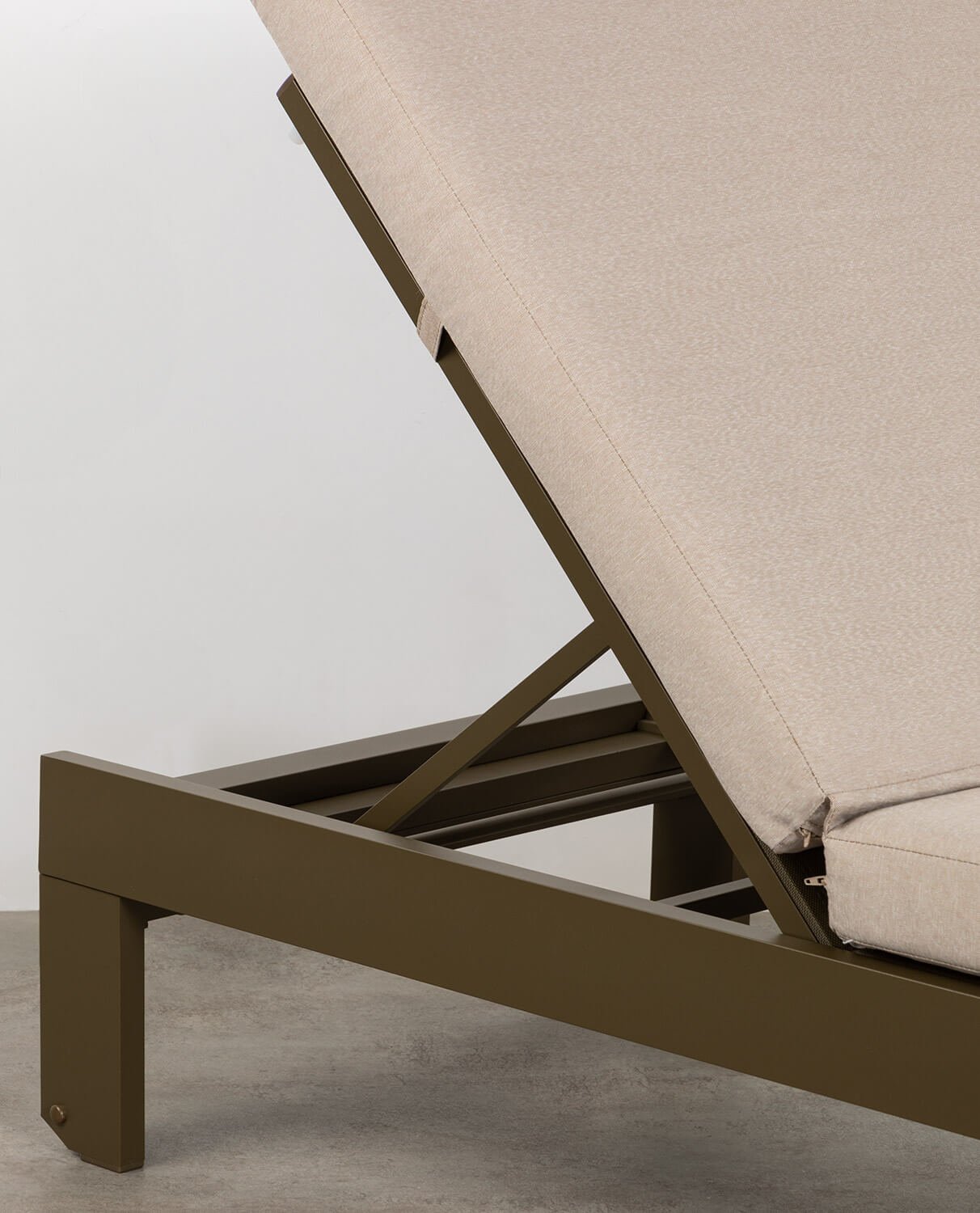Chaise longue Inclinable en Aluminium avec Coussin en Tissu New Kreta , image de la gelerie 2