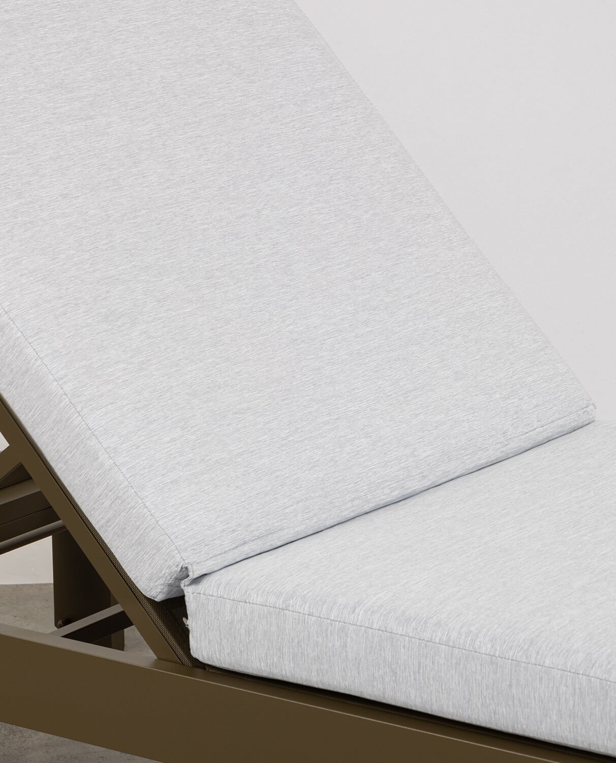 Chaise longue Inclinable en Aluminium avec Coussin en Tissu New Kreta , image de la gelerie 2