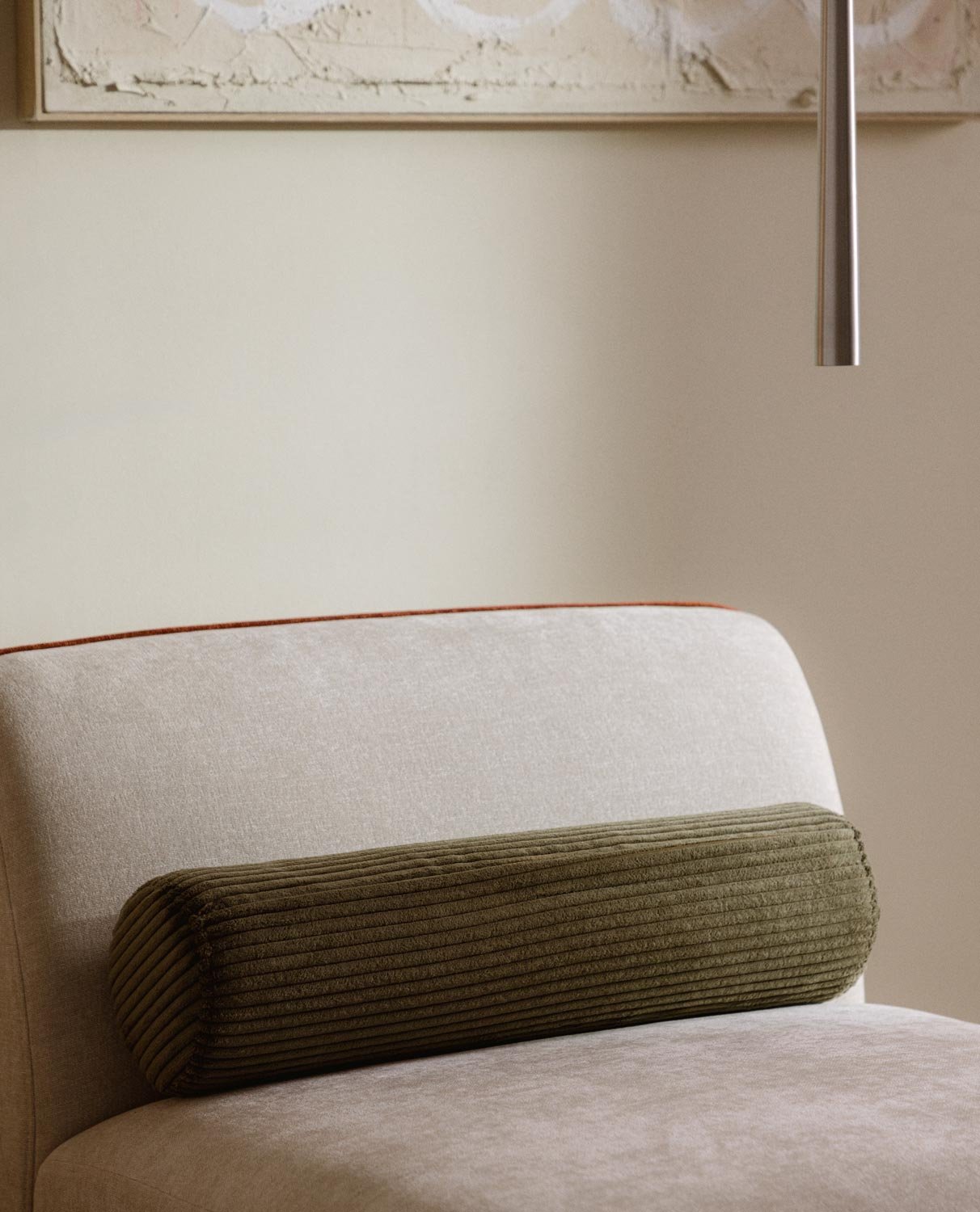 Coussin Cylindrique en Velours Côtelé Épais (63xØ15 cm) Raim, image de la gelerie 2