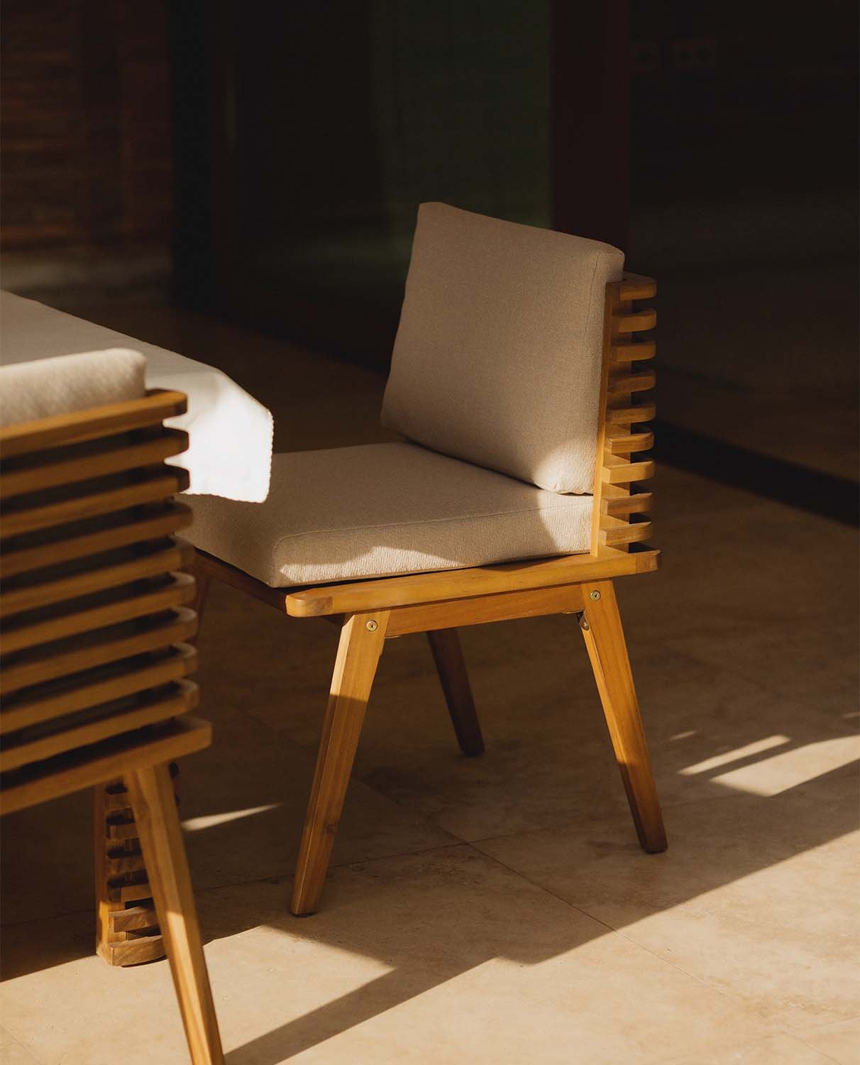 Chaise d'Extérieur en Bois d'Acacia avec Coussins en Tissu Hazan, image de la gelerie 2