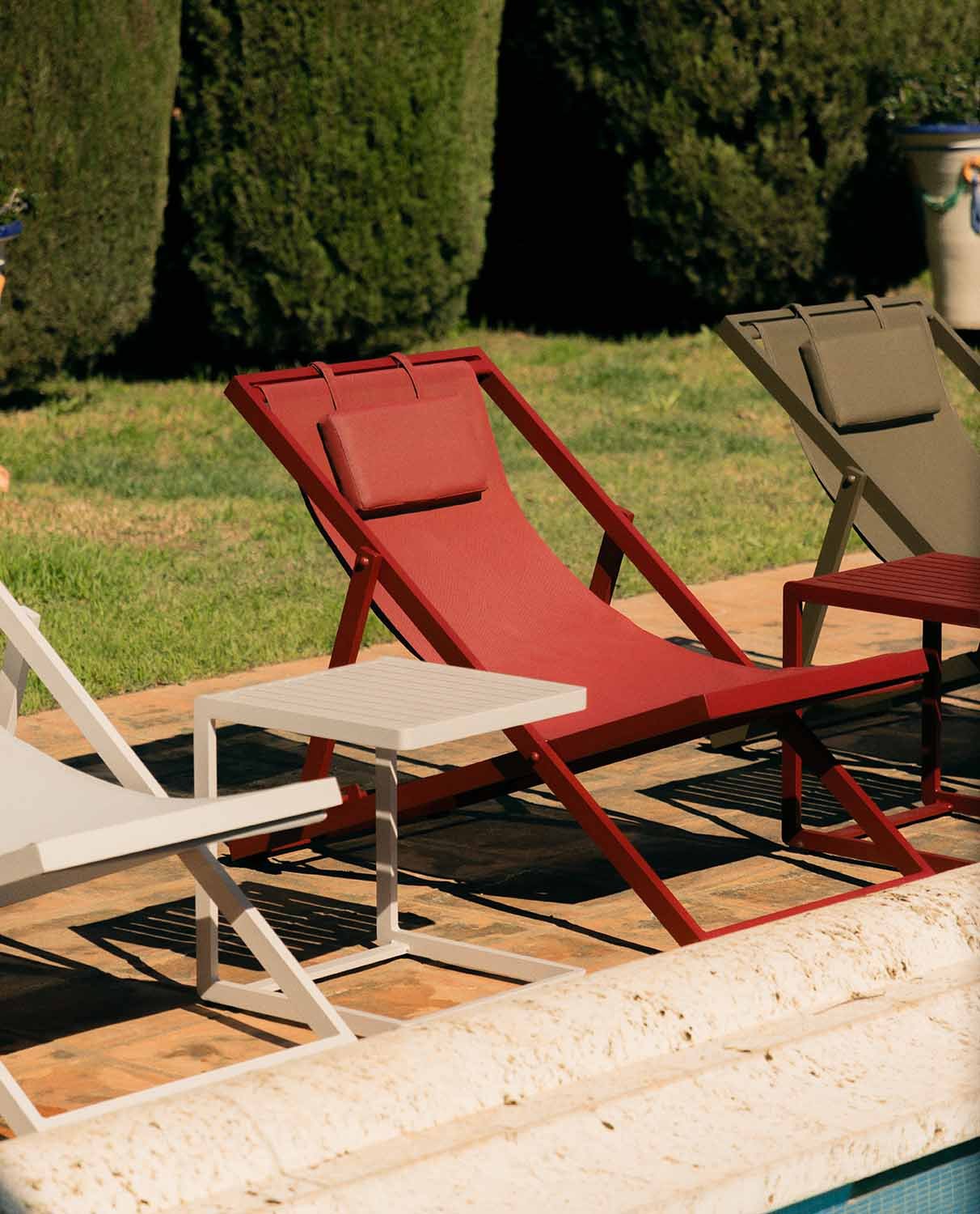 Hamac Inclinable Rilas et Table d'Appoint en Aluminium Kreta, image de la gelerie 2