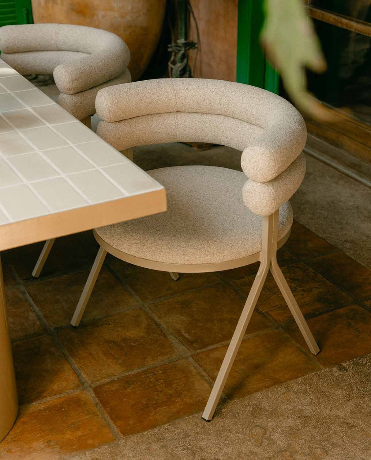 Chaise de Salle à Manger en Tissu et Métal Aixa Classic, image de la gelerie 2