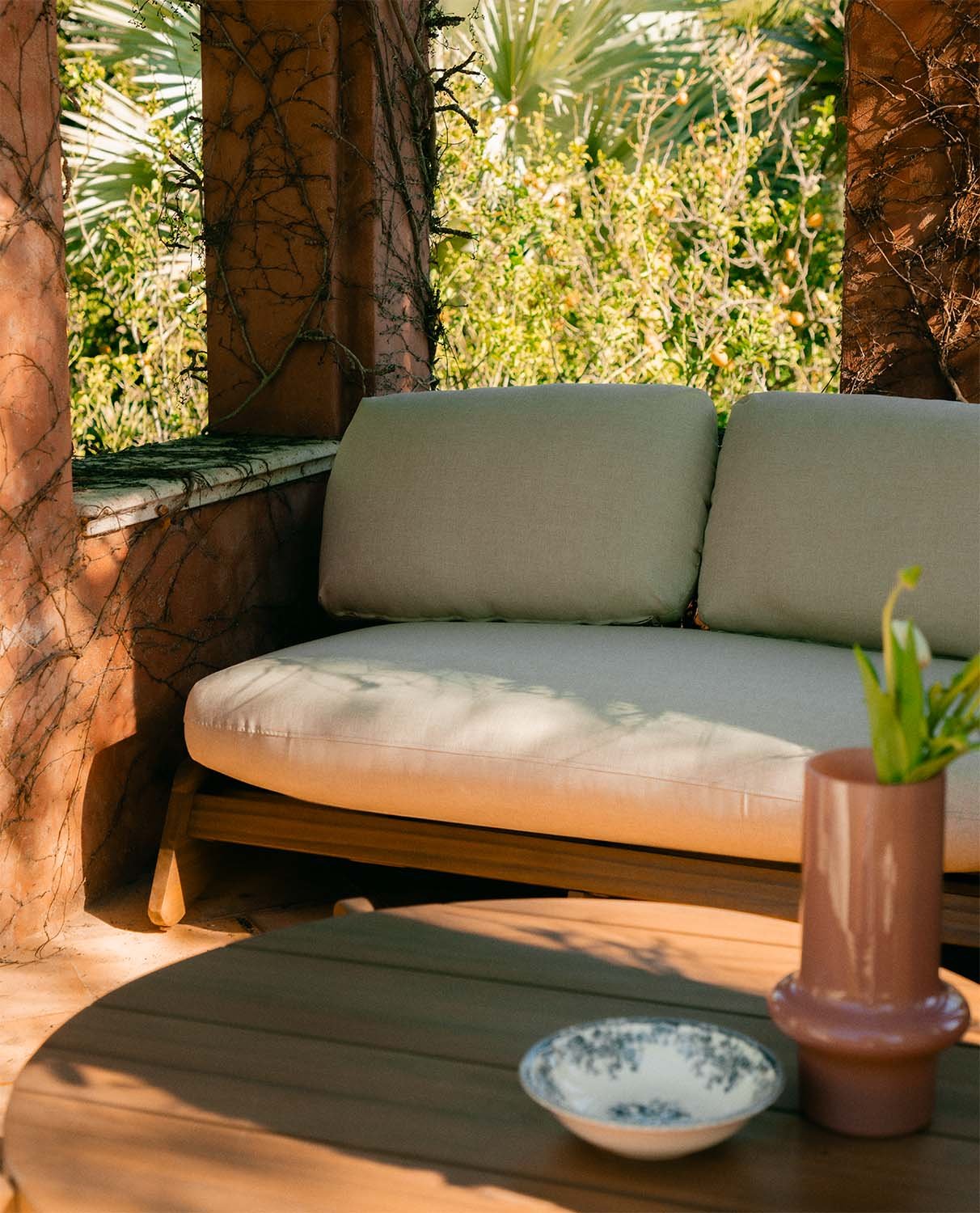 Canapé de Jardin 2 Places en Bois d'Acacia avec Coussins en Tissu Lorent, image de la gelerie 2