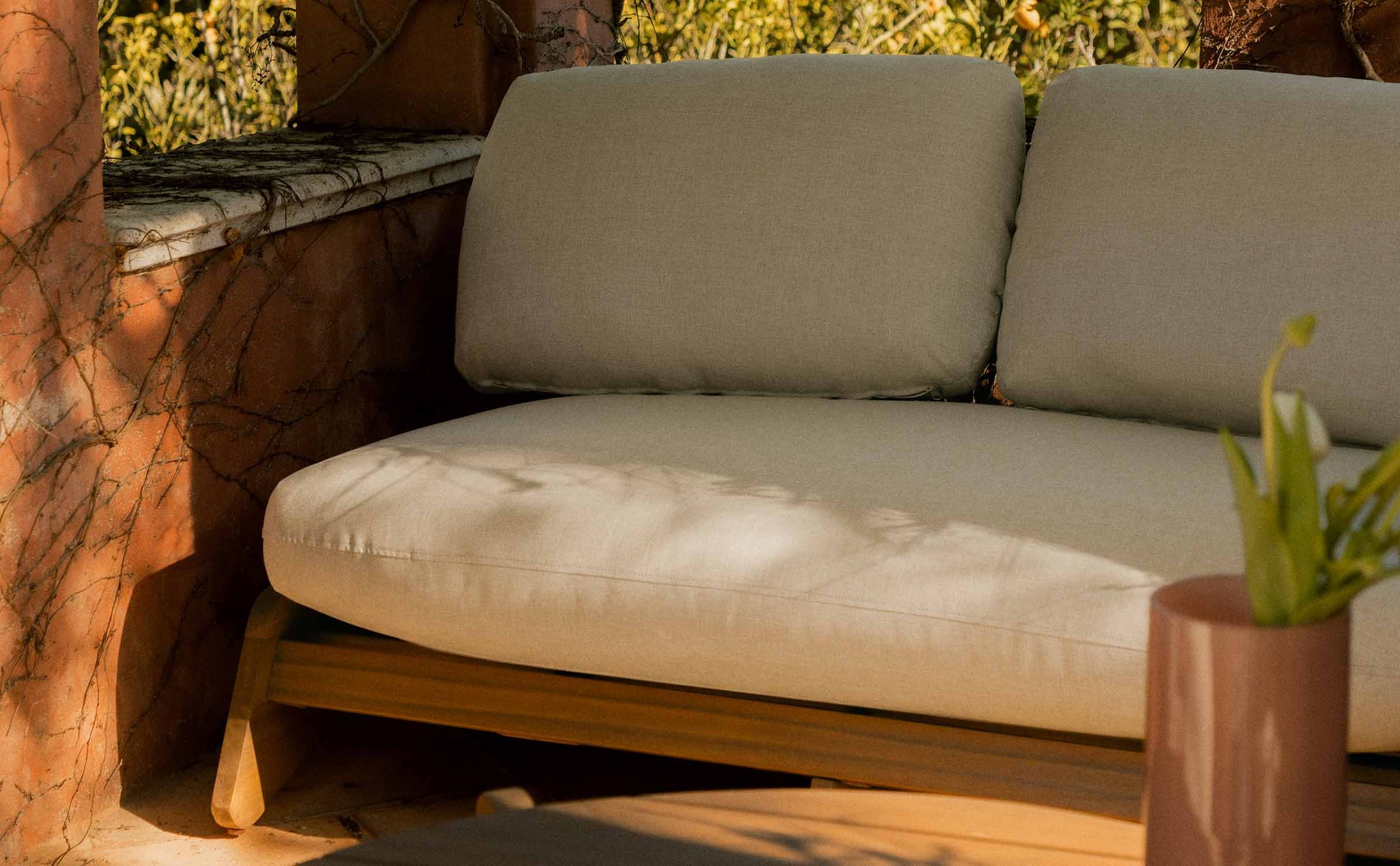 Canapé de Jardin 2 Places en Bois d'Acacia avec Coussins en Tissu Lorent, image de la gelerie 1