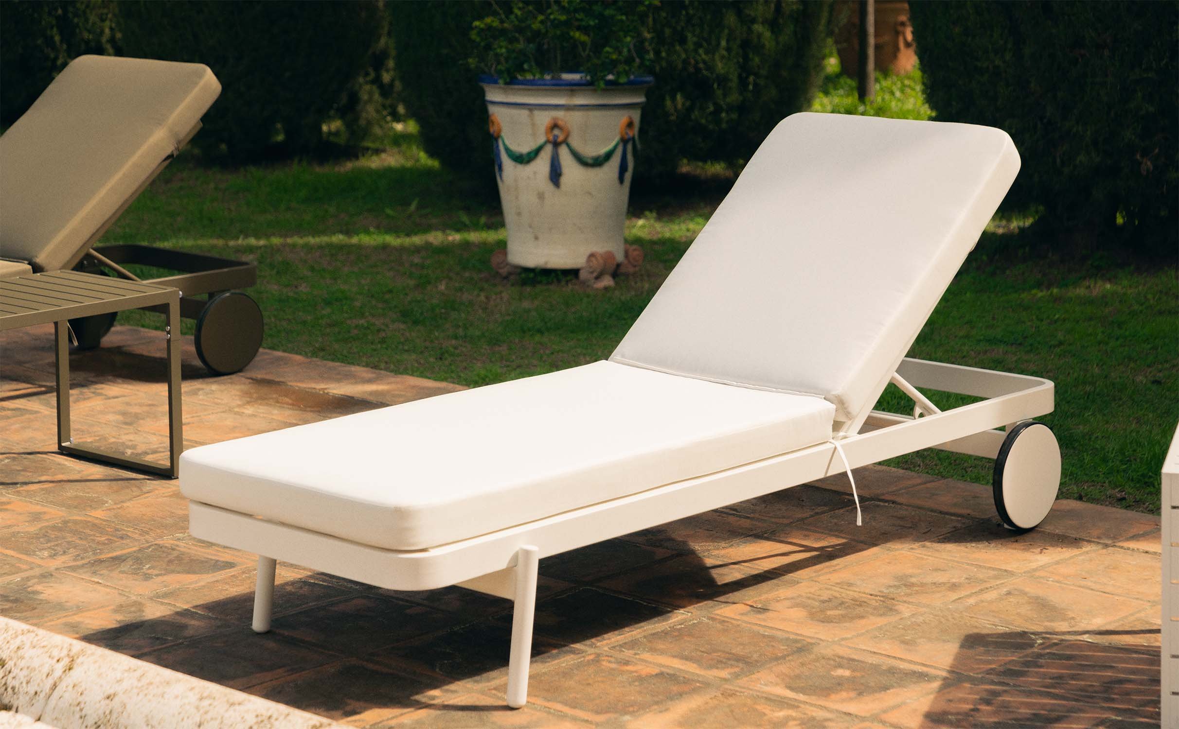 Chaise Longue Inclinable avec Coussin en Tissu et Aluminium Celina, image de la gelerie 1