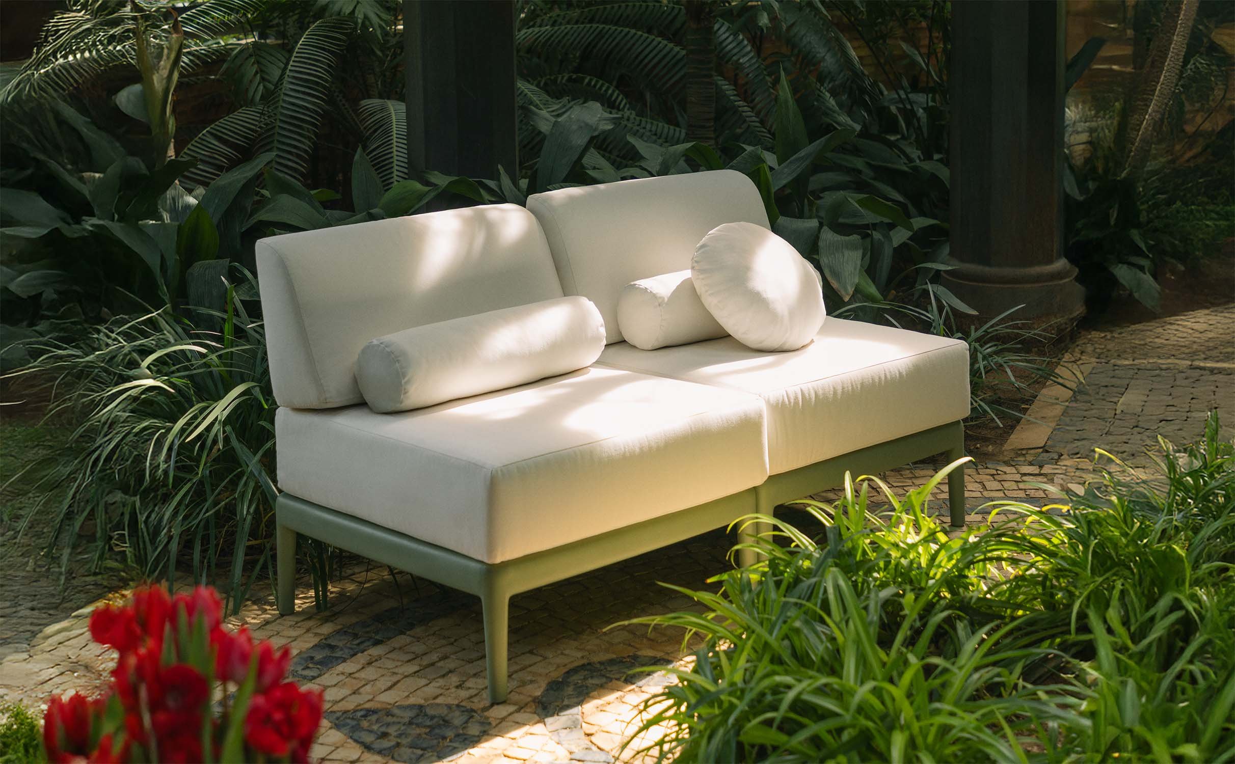 Canapé de Jardin 2 Places en Polypropylène avec Coussins Meivy, image de la gelerie 1
