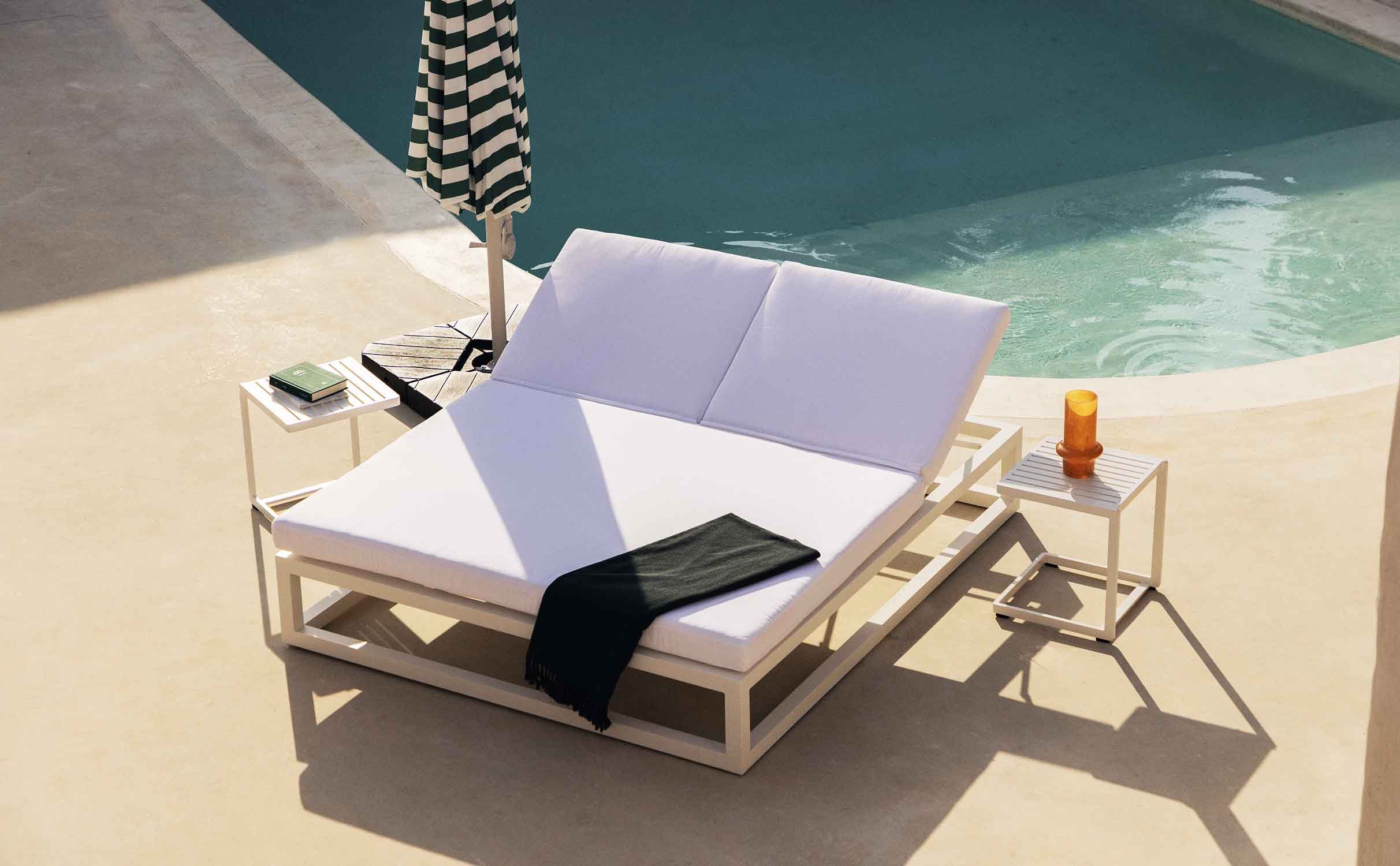 Double Tumbion Inclinable Kewin et 2 Tables d'Appoint en Aluminium Kreta Colours, image de la gelerie 1