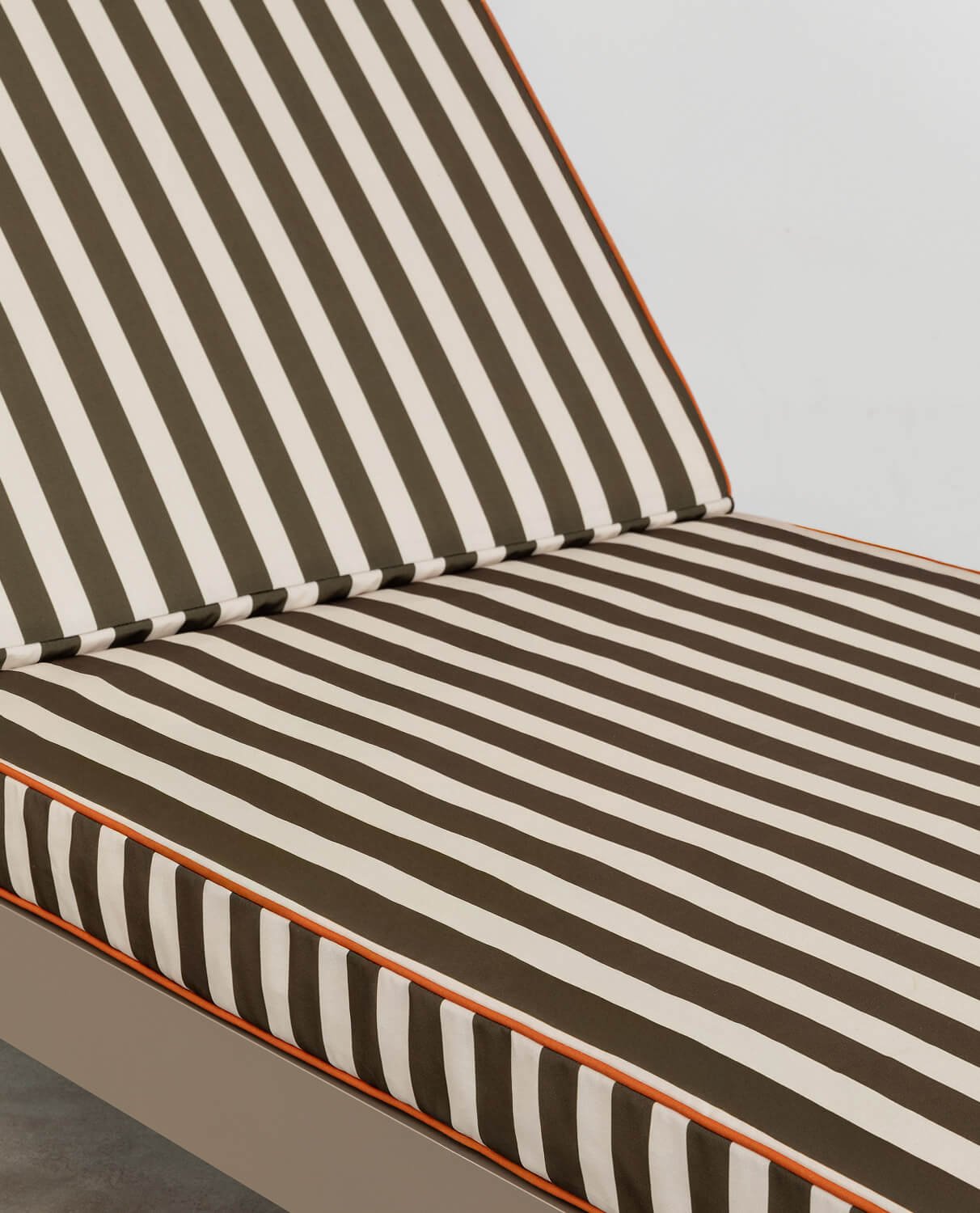 Nouvelle Chaise Longue Inclinable en Aluminium Kreta avec Coussin Rayé, image de la gelerie 2