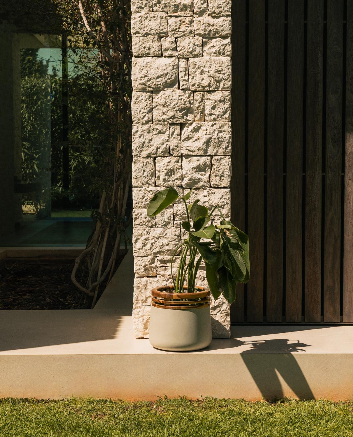 Jardinière en Béton et Bois D'acacia S (34xØ38 cm) Hazan, image de la gelerie 2