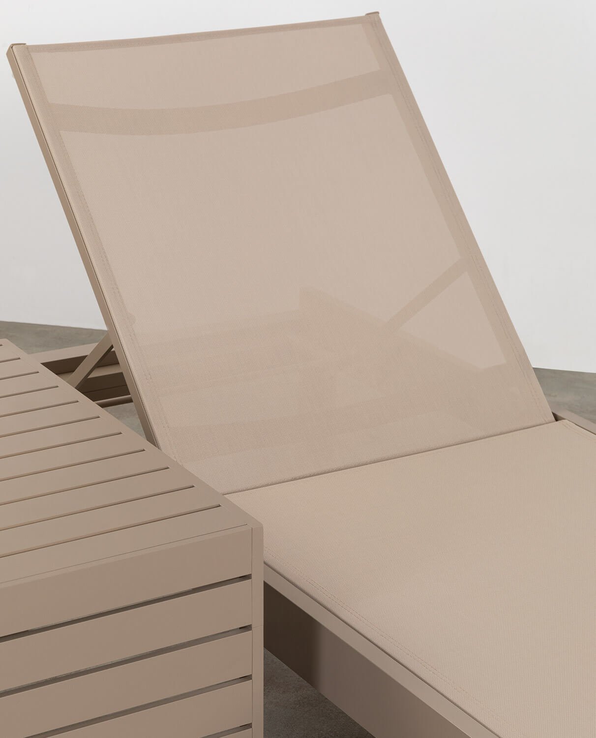 Chaise Longue et Table Basse en Aluminium New Kreta, image de la gelerie 2