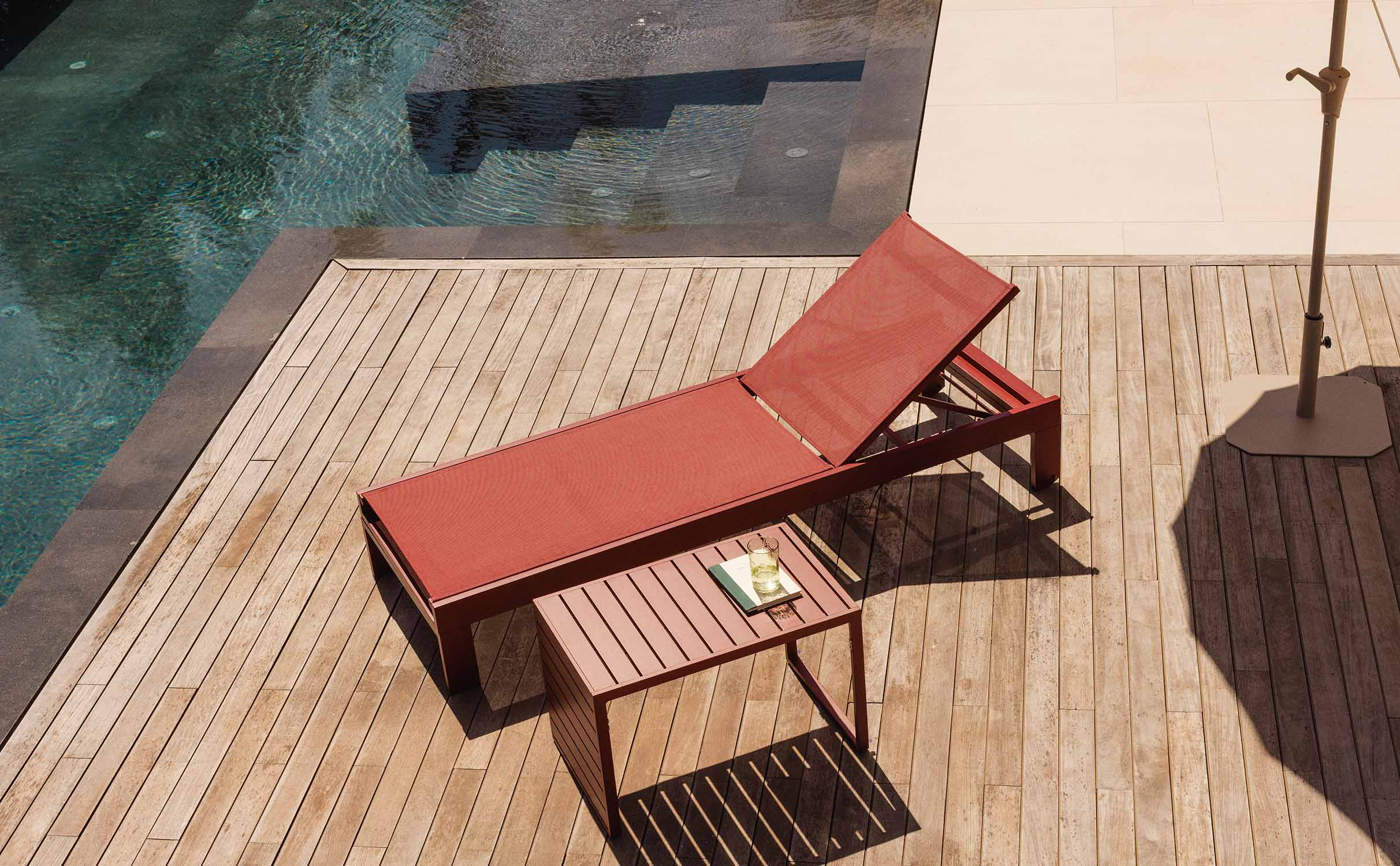 Chaise Longue et Table Basse en Aluminium New Kreta, image de la gelerie 1