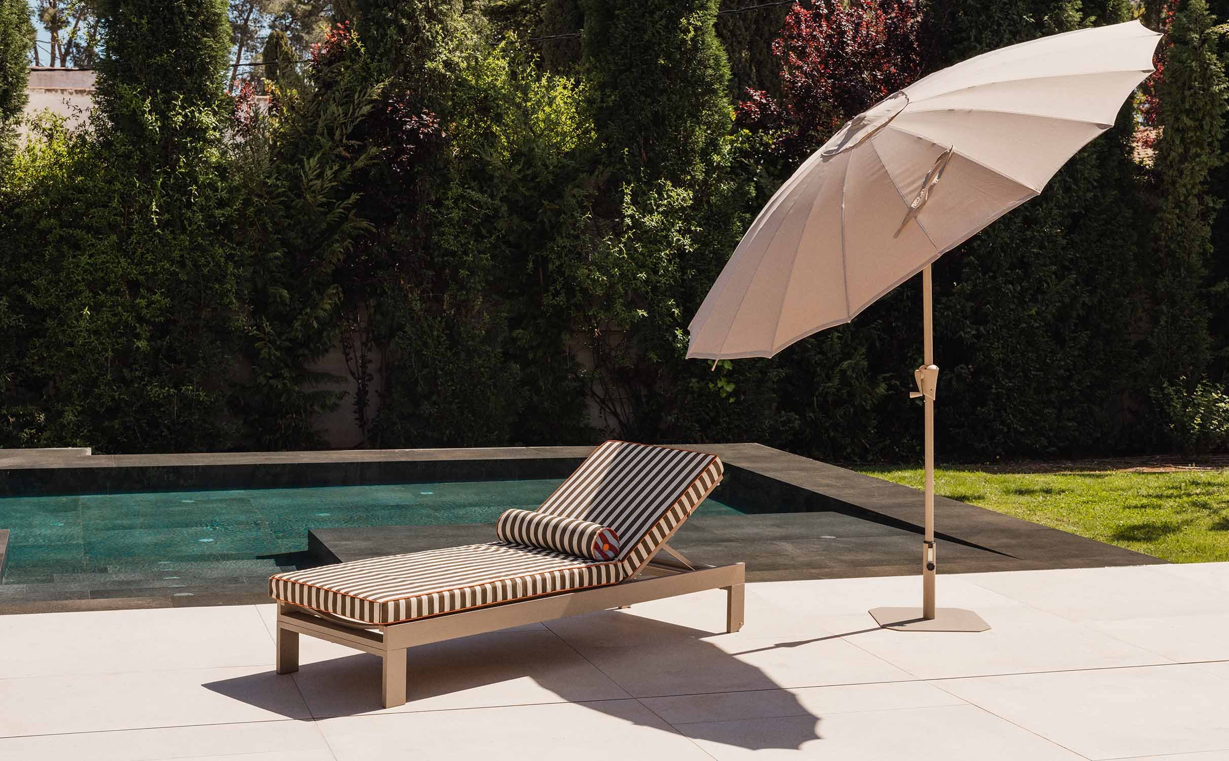 Nouvelle Chaise Longue Inclinable en Aluminium Kreta avec Coussin Rayé, image de la gelerie 1