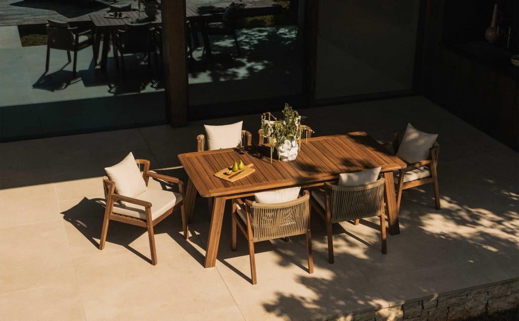 Ensemble Table et 6 Chaises de Jardin Rectangulaires avec Accoudoirs en Bois d'Acacia Cael
