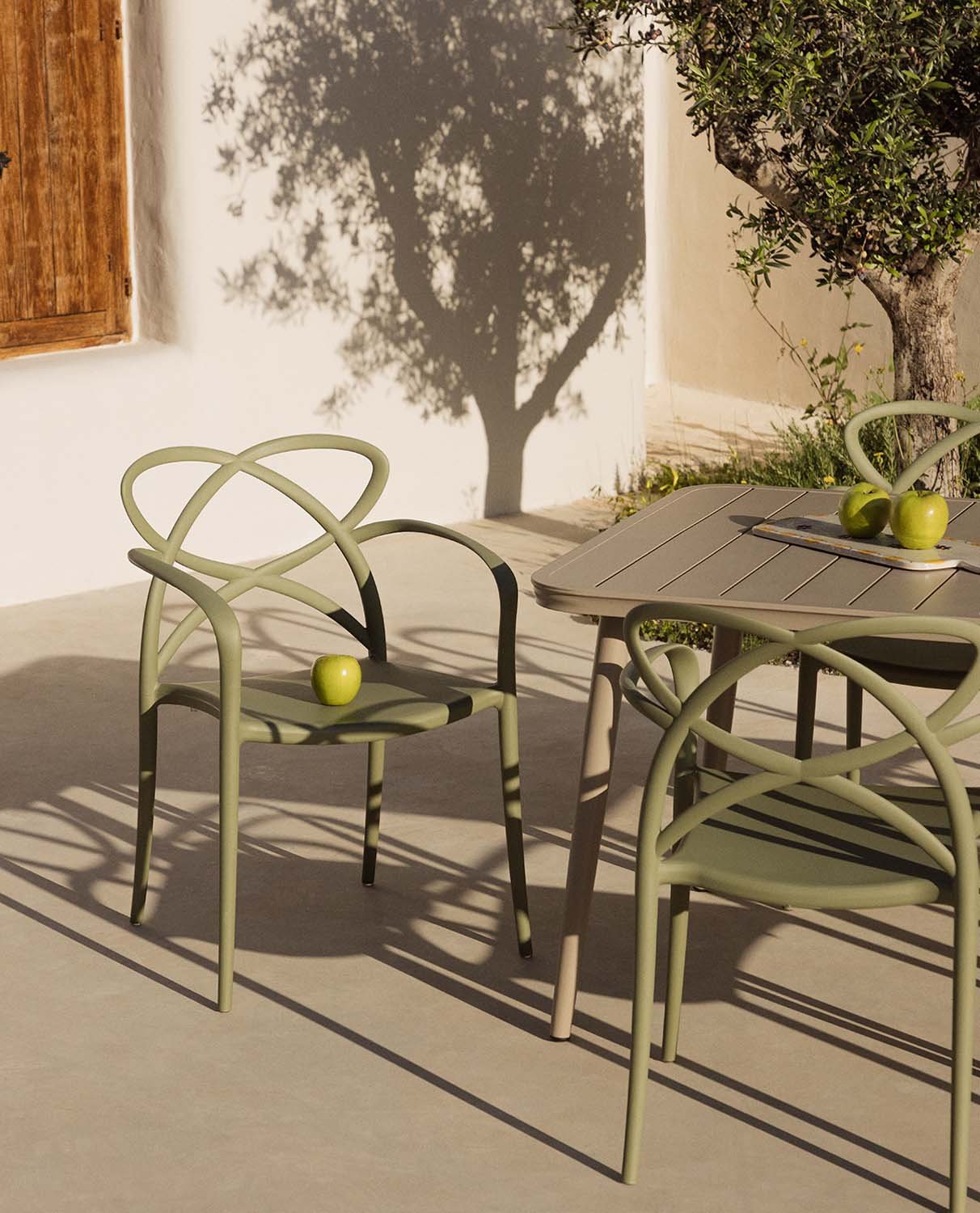 Pack 2 Chaises d'Extérieur en Polypropylène avec Accoudoirs Cielo, image de la gelerie 2